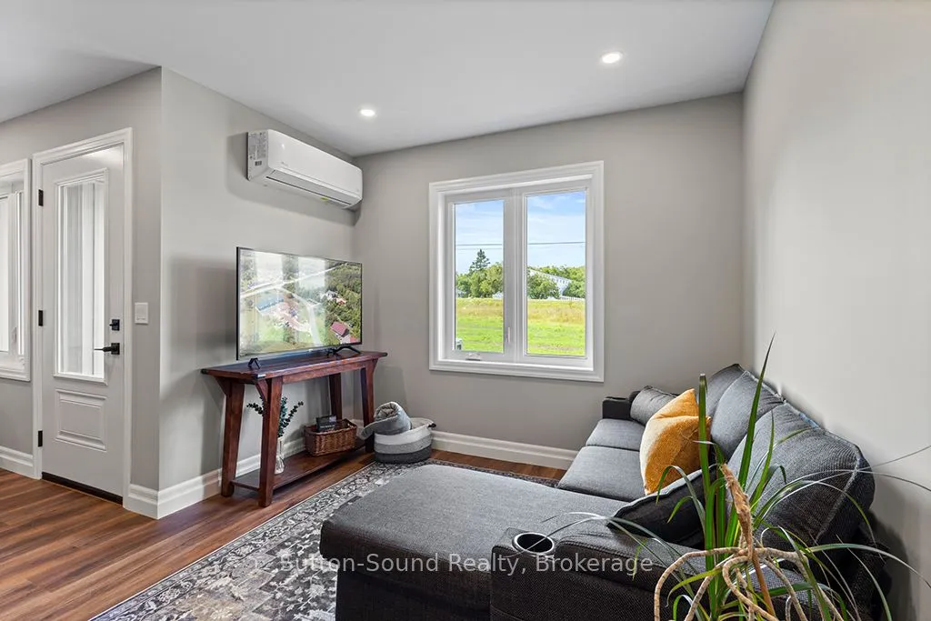 18 Maple Golf Crescent, #3