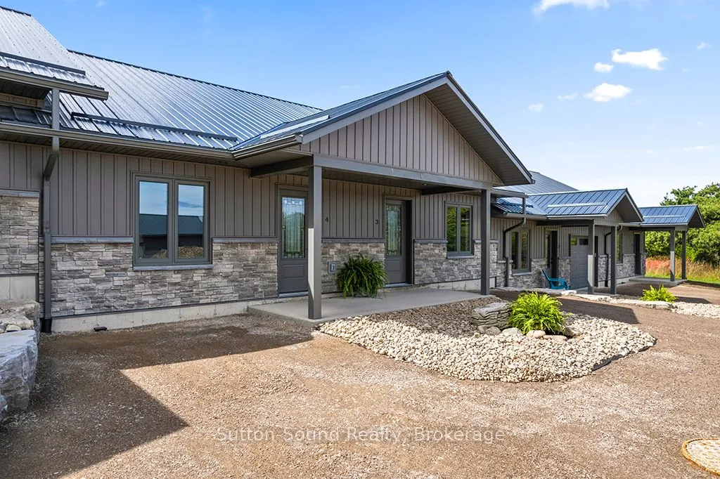18 Maple Golf Crescent, #3