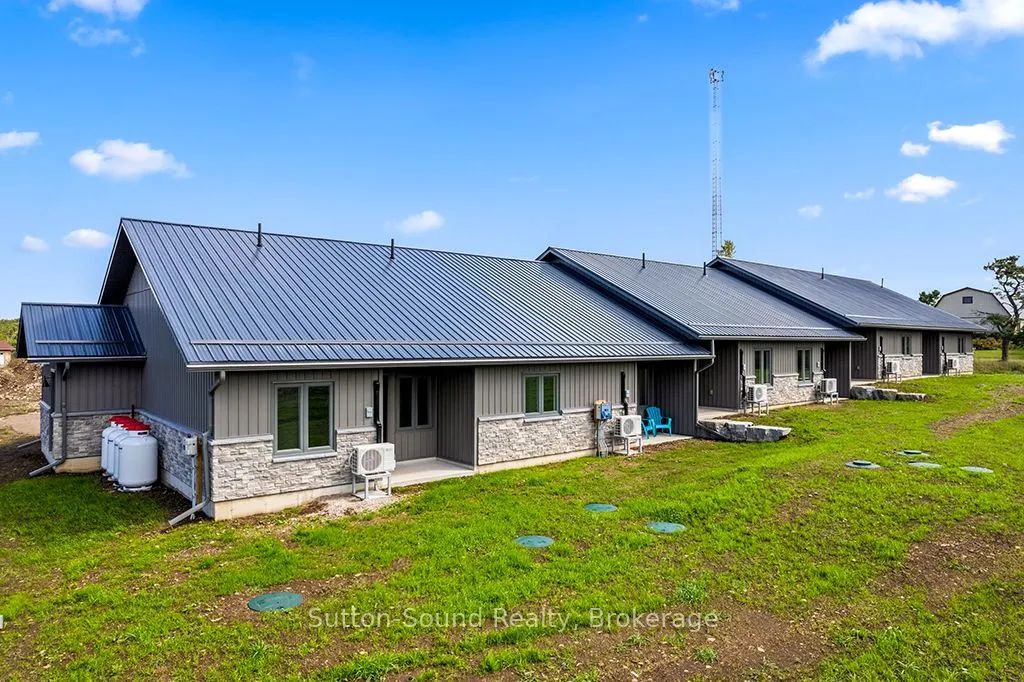 18 Maple Golf Crescent, #3