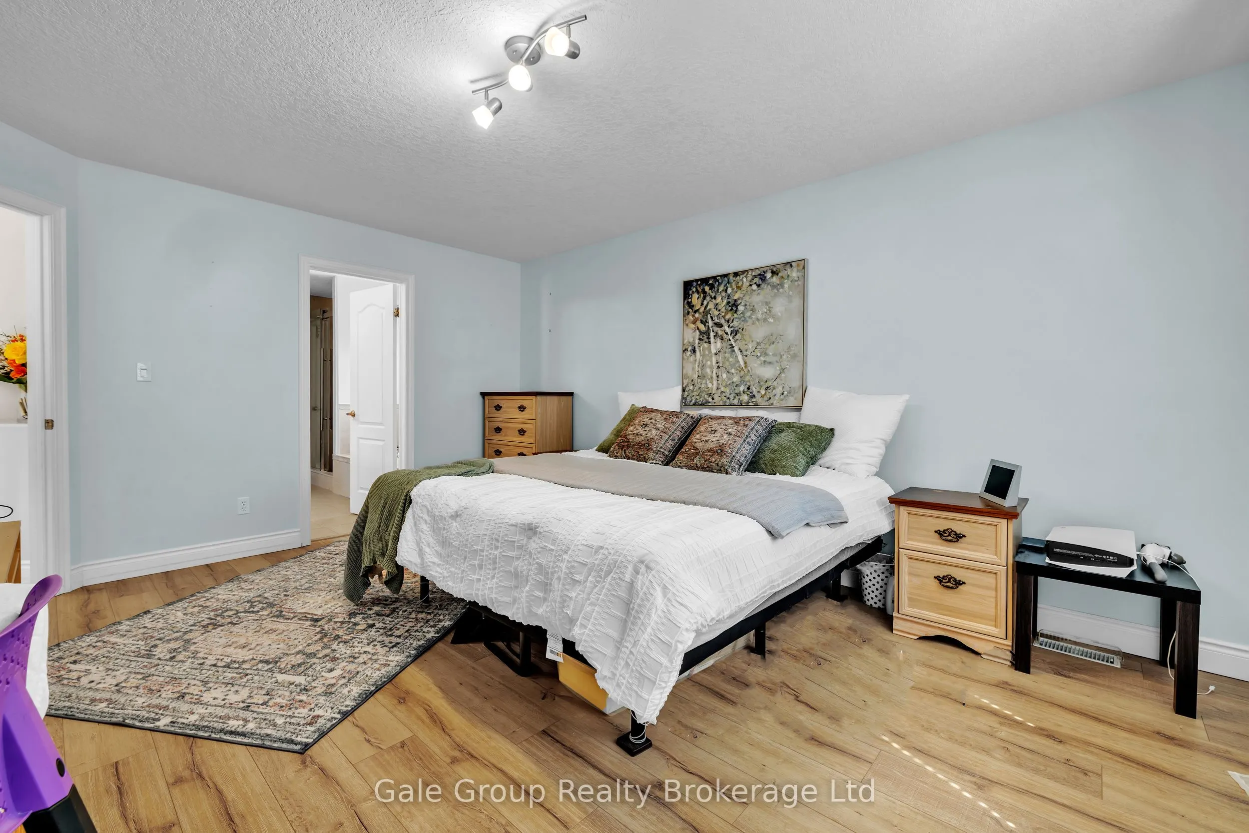 10 WESTVIEW Court