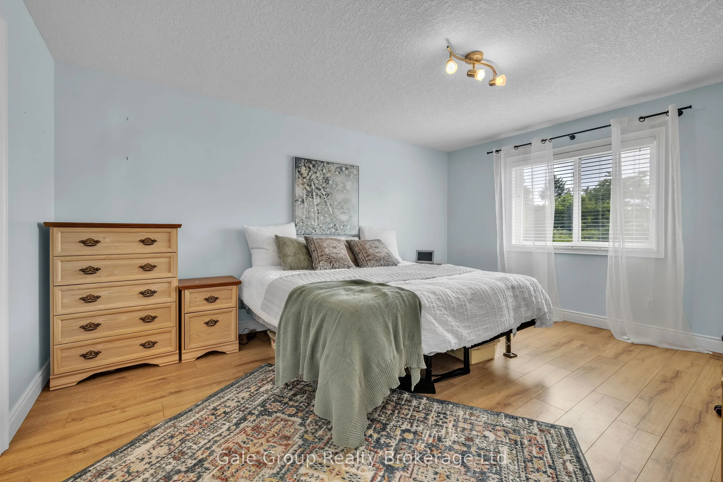 10 WESTVIEW Court