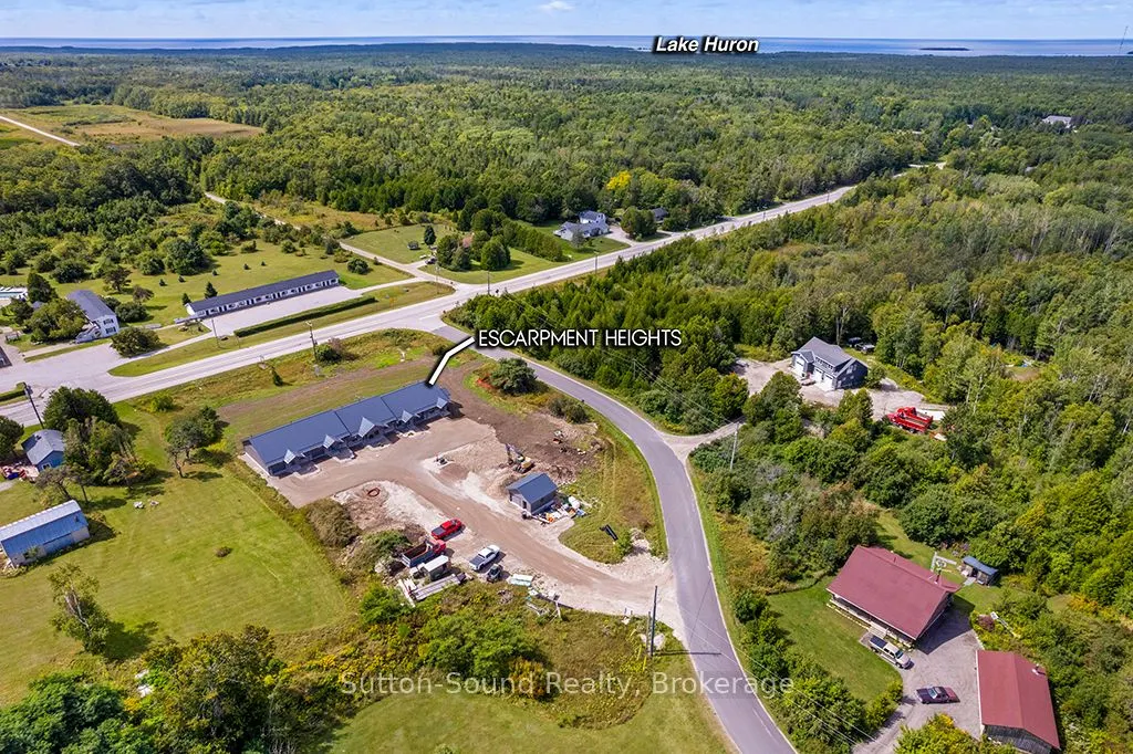 18 Maple Golf Crescent, #4