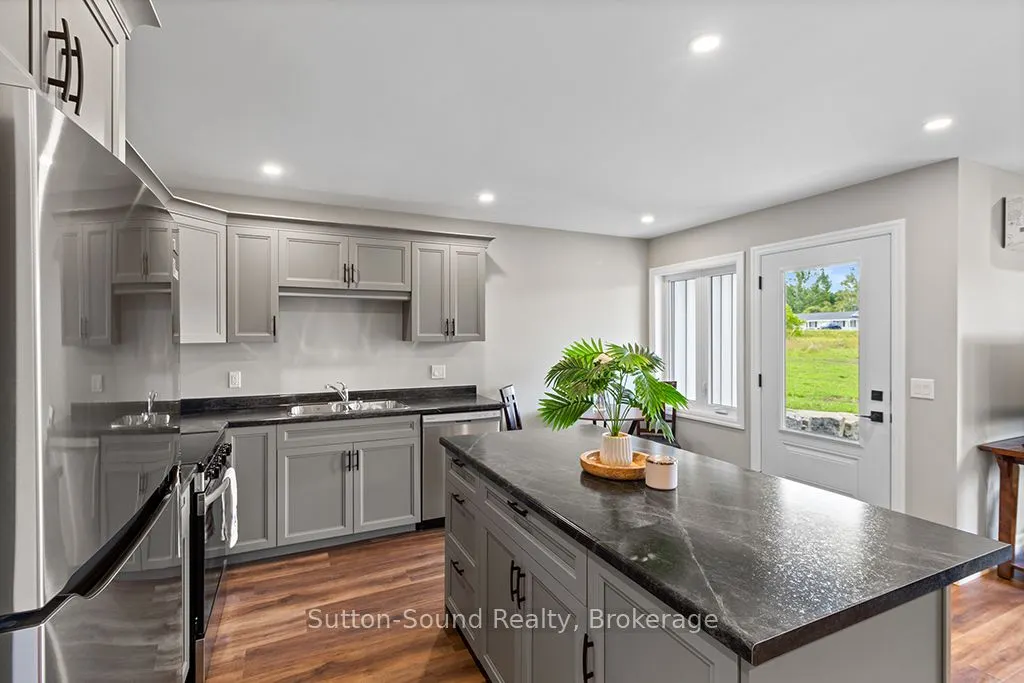 18 Maple Golf Crescent, #4
