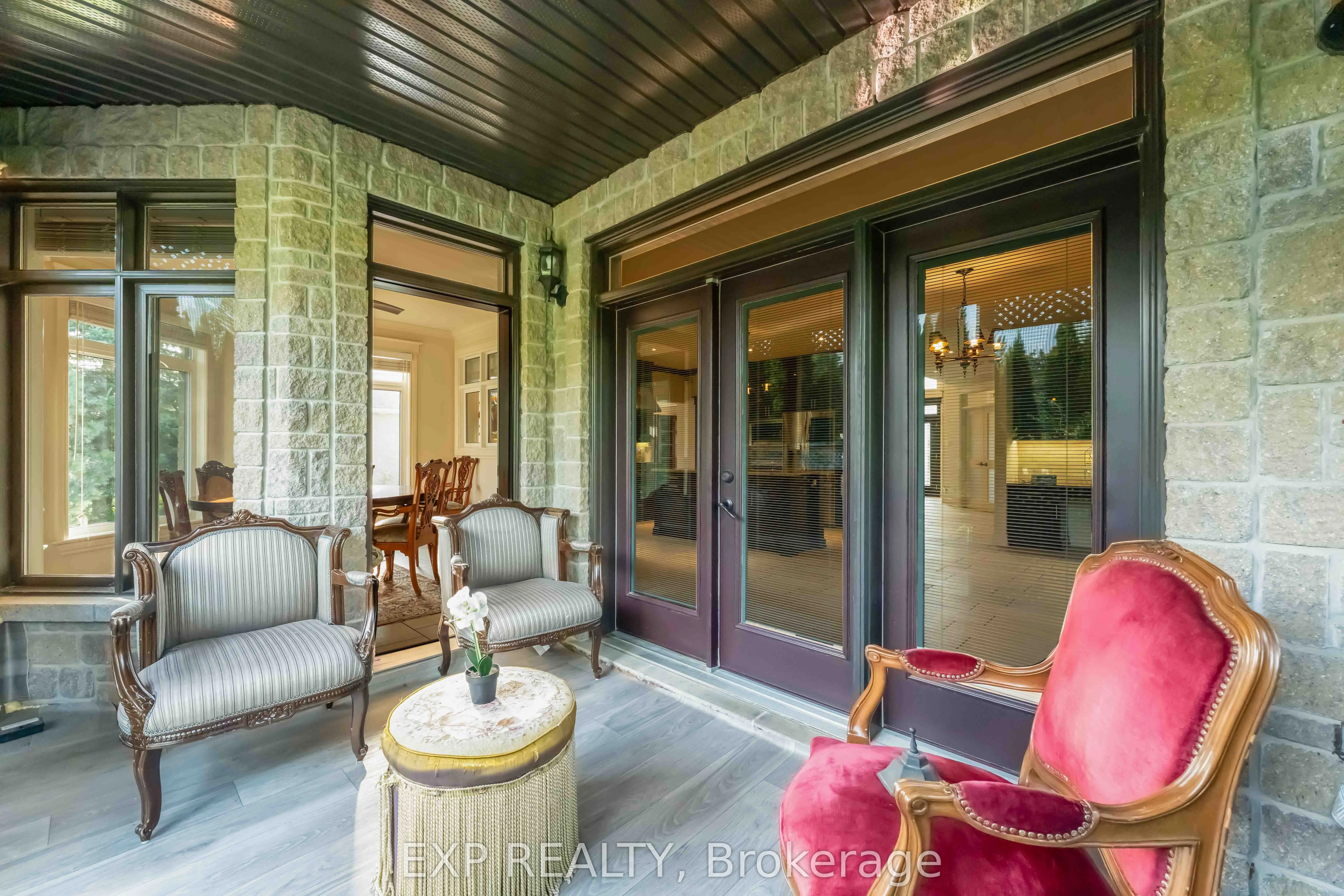 6984 LAKES PARK Drive
