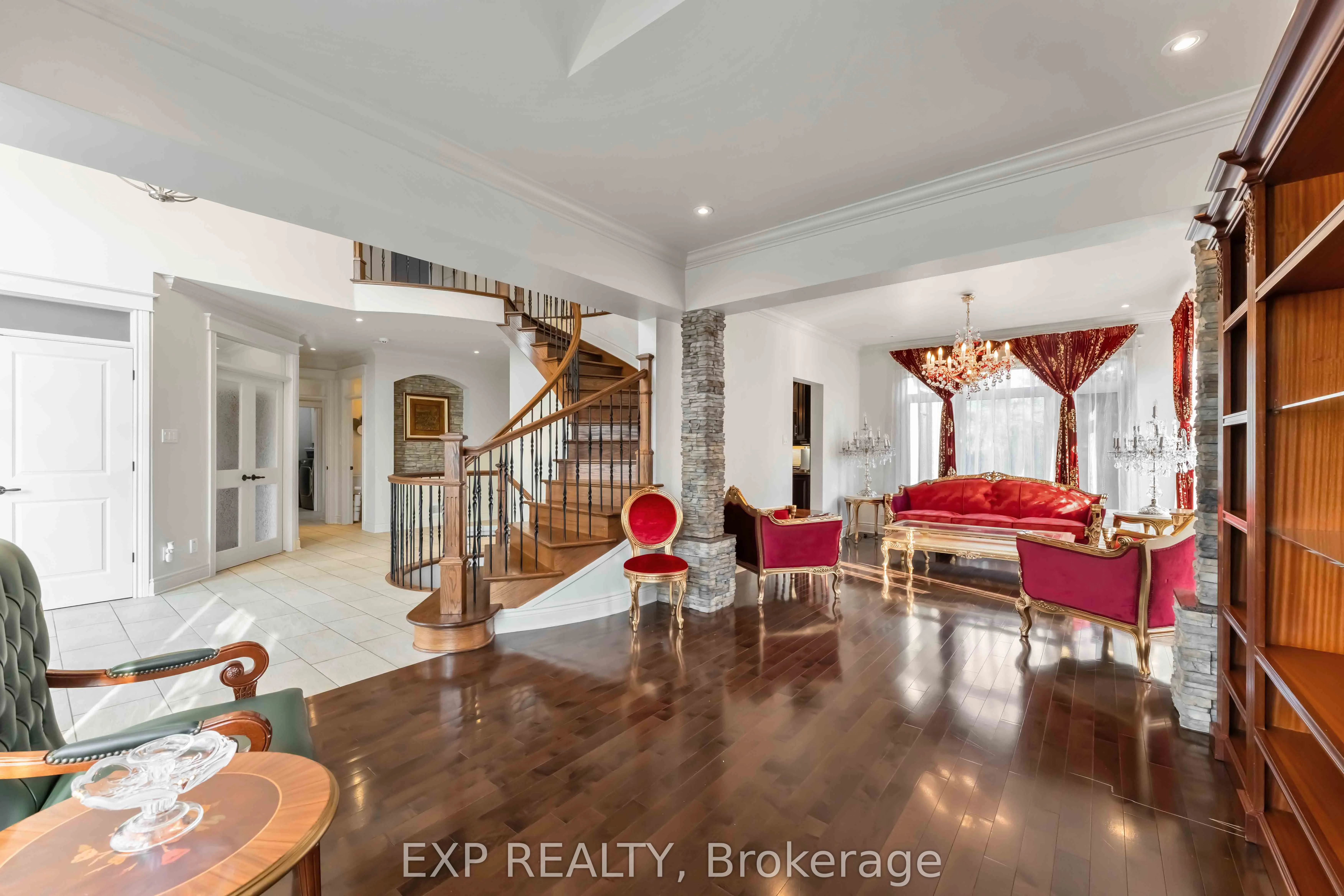 6984 LAKES PARK Drive