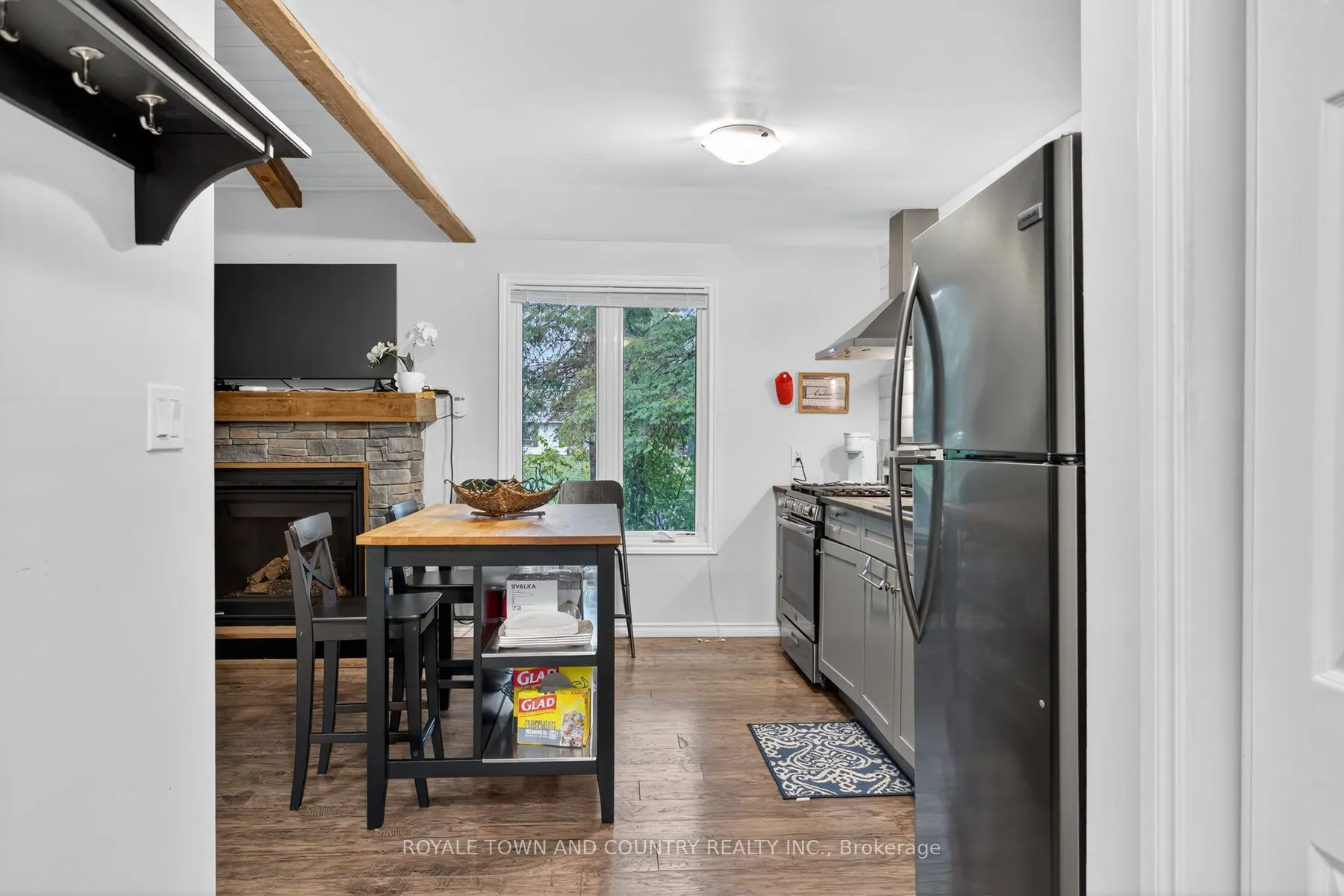 82 Riverbank Road