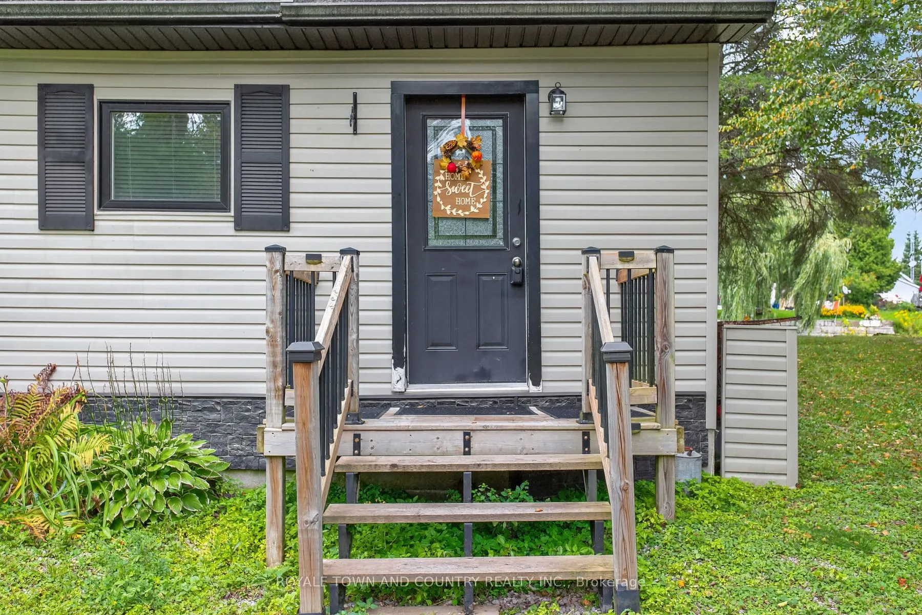 82 Riverbank Road