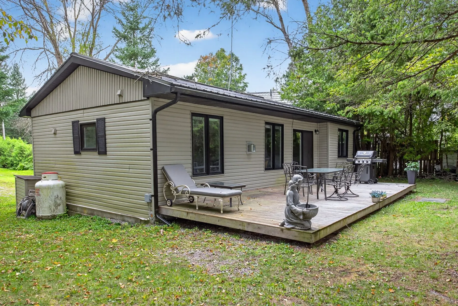 82 Riverbank Road