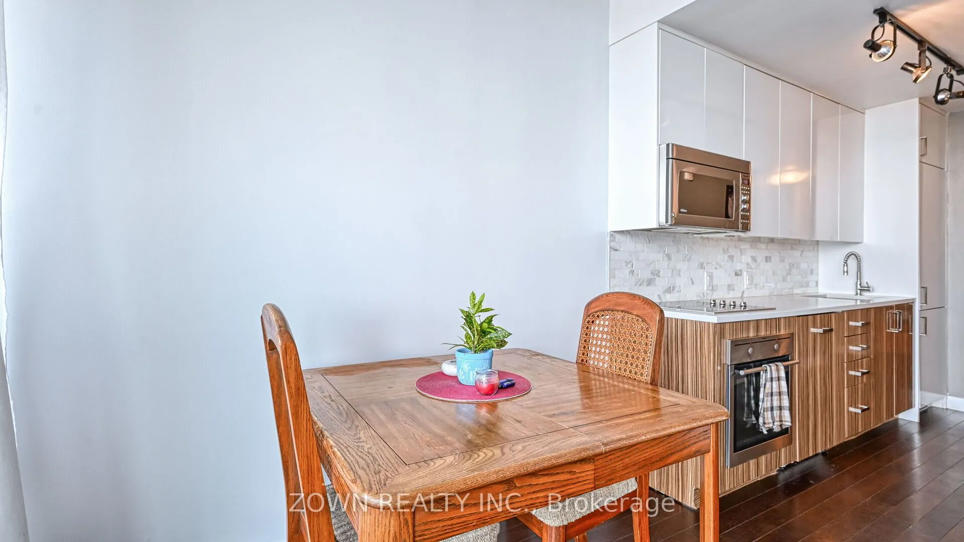 201 PARKDALE Avenue, #807