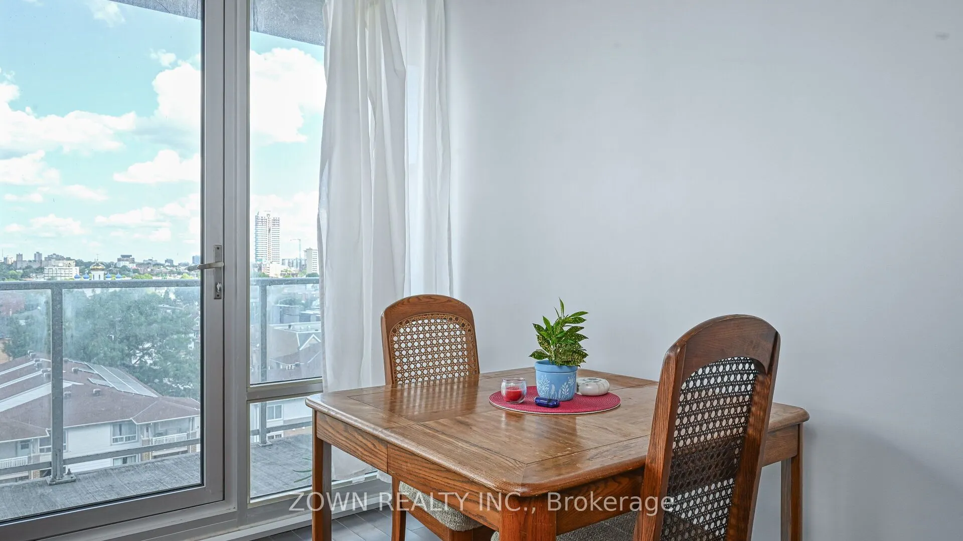 201 PARKDALE Avenue, #807