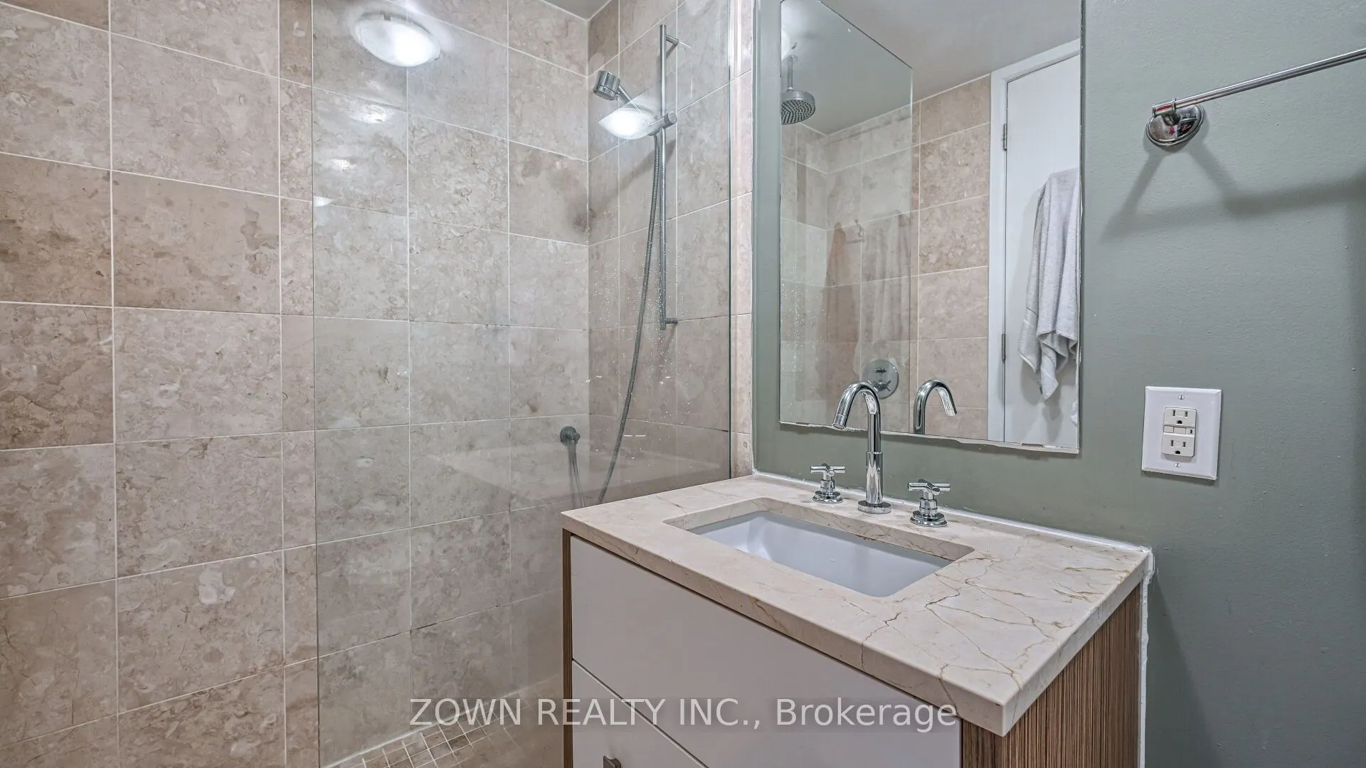 201 PARKDALE Avenue, #807