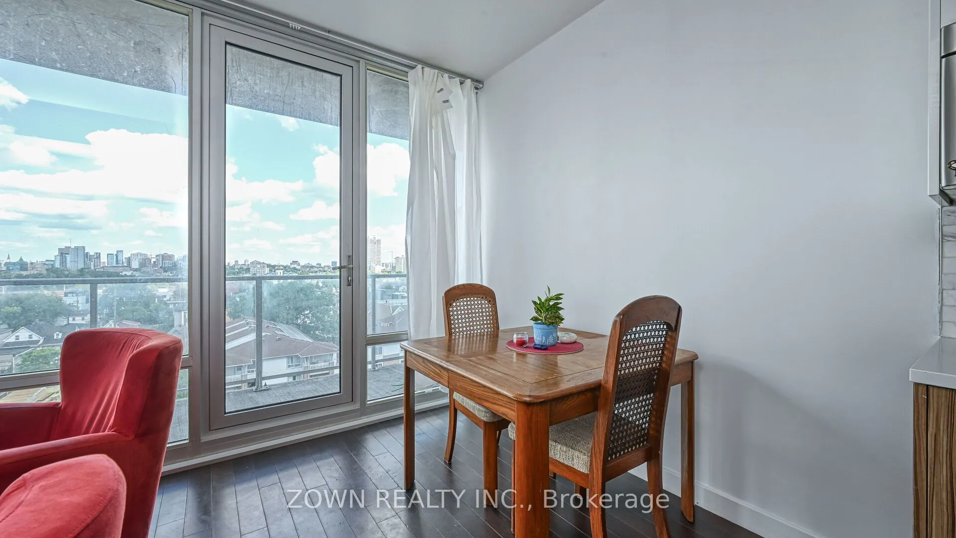 201 PARKDALE Avenue, #807