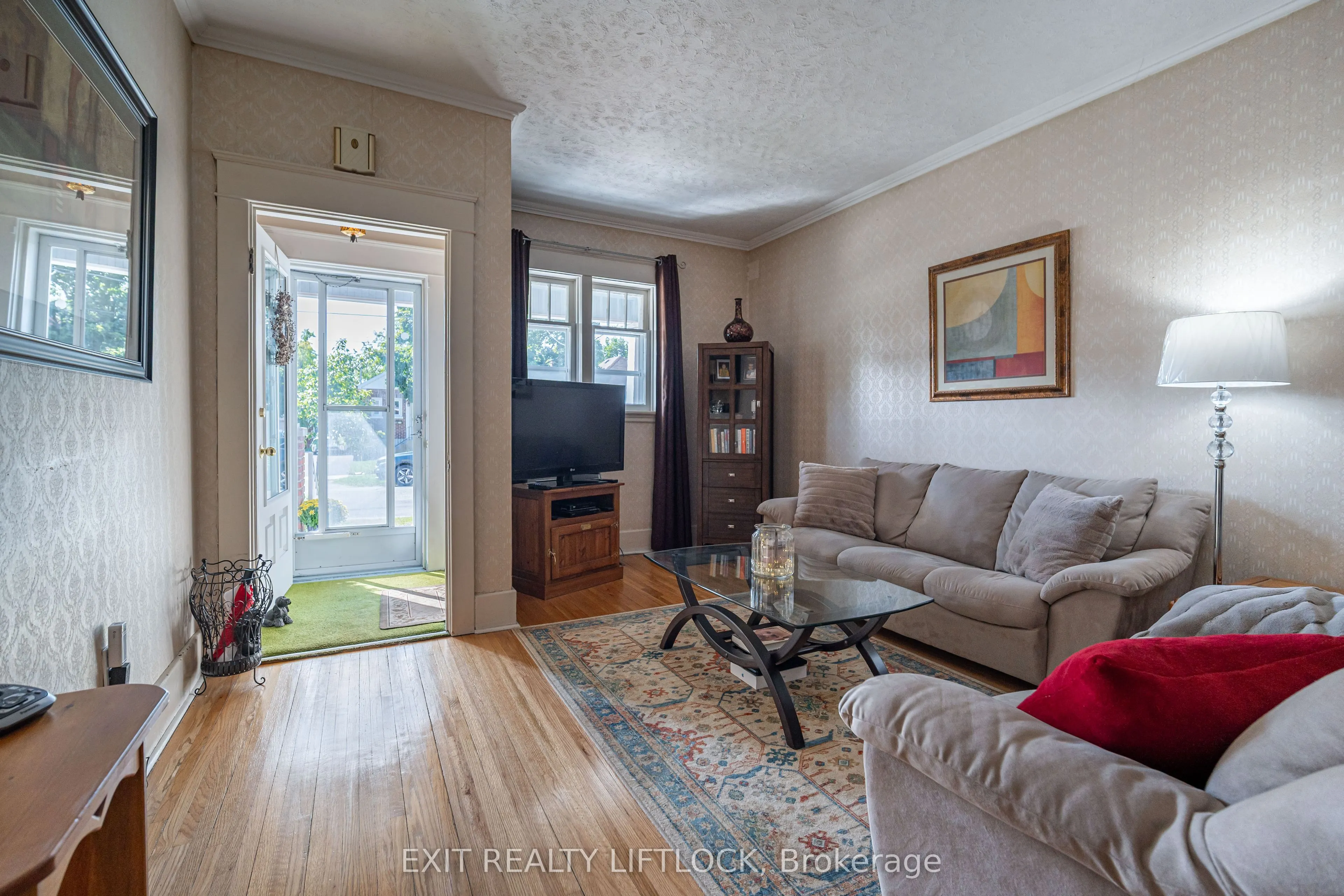 544 Douglas Avenue