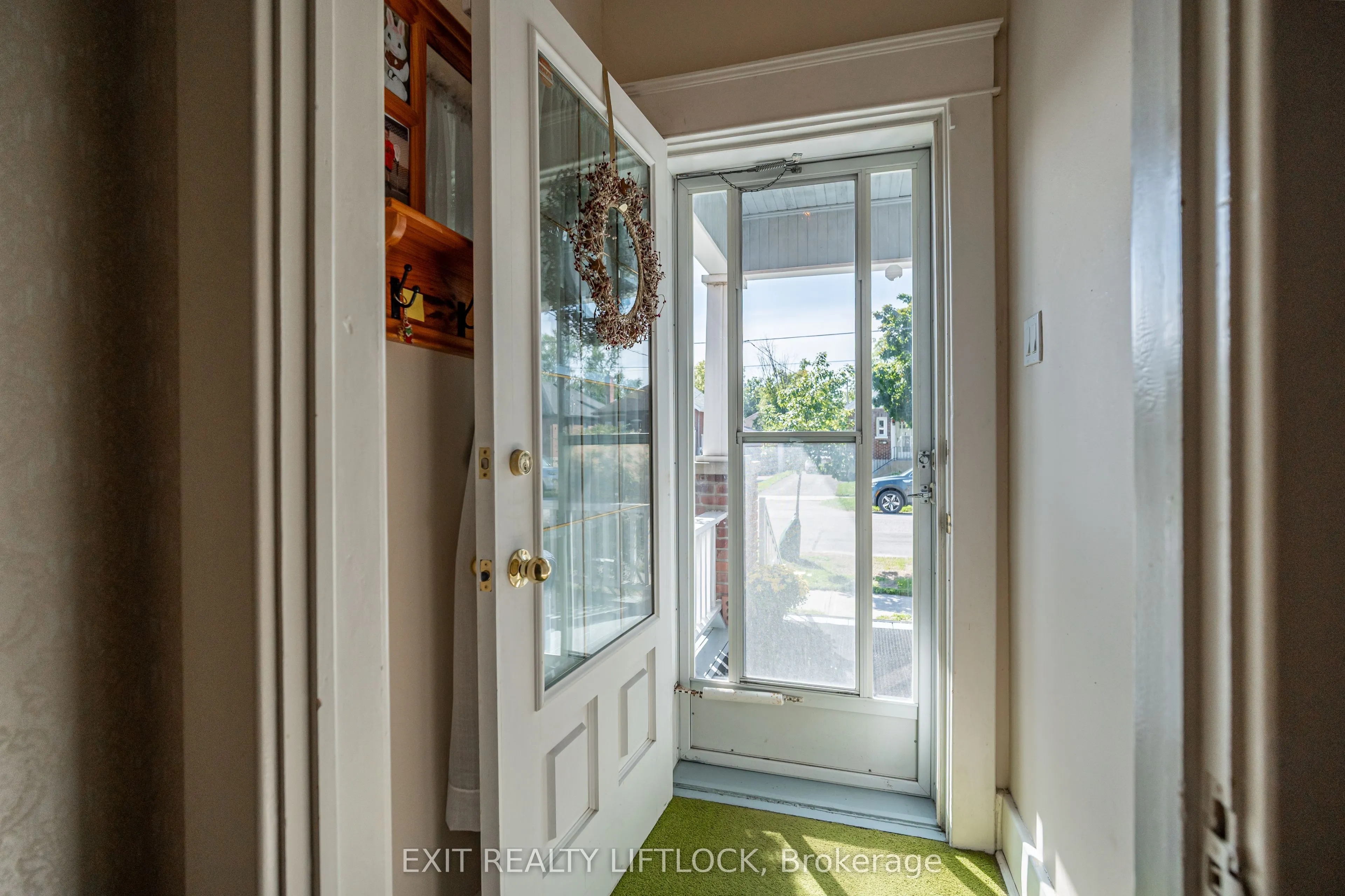 544 Douglas Avenue