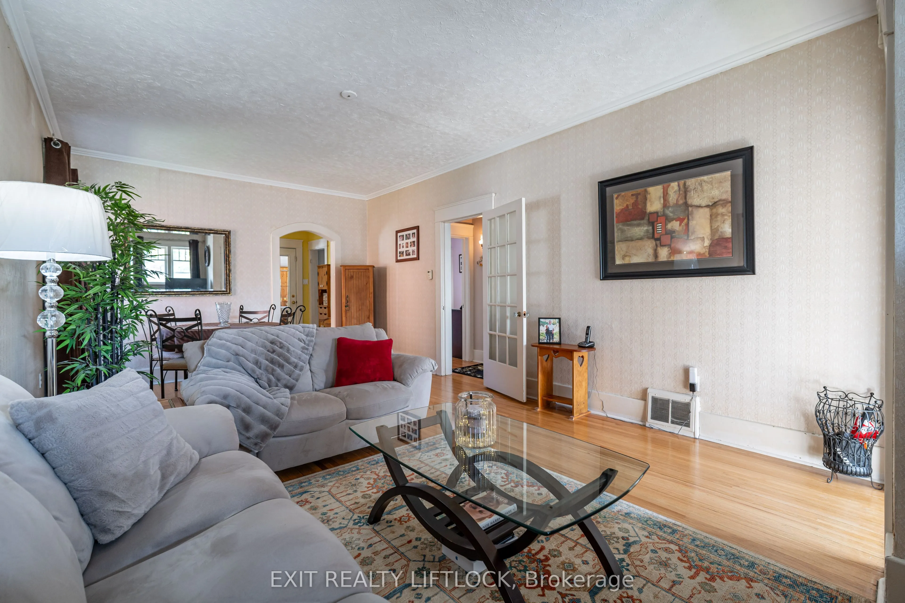 544 Douglas Avenue