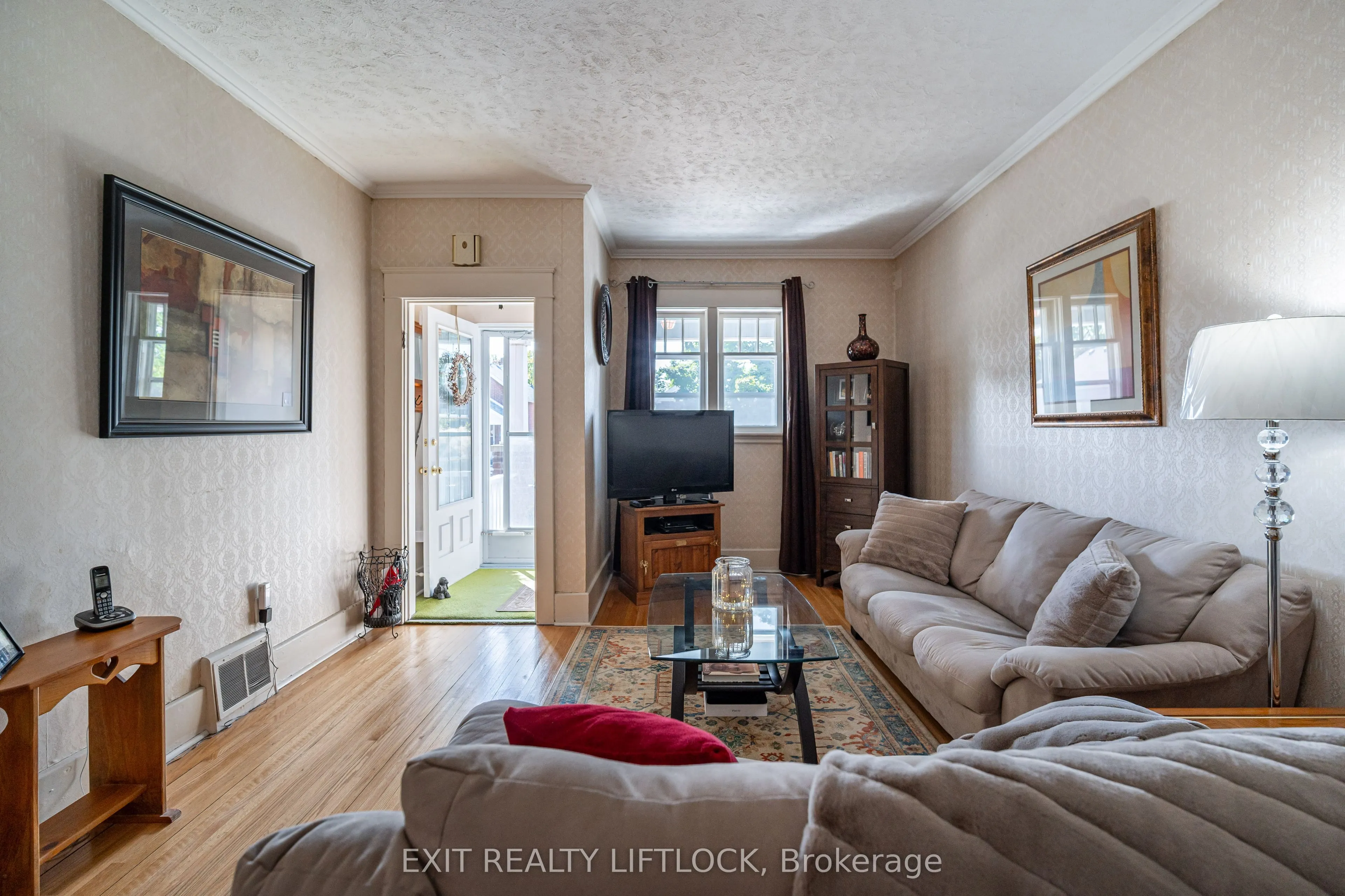 544 Douglas Avenue