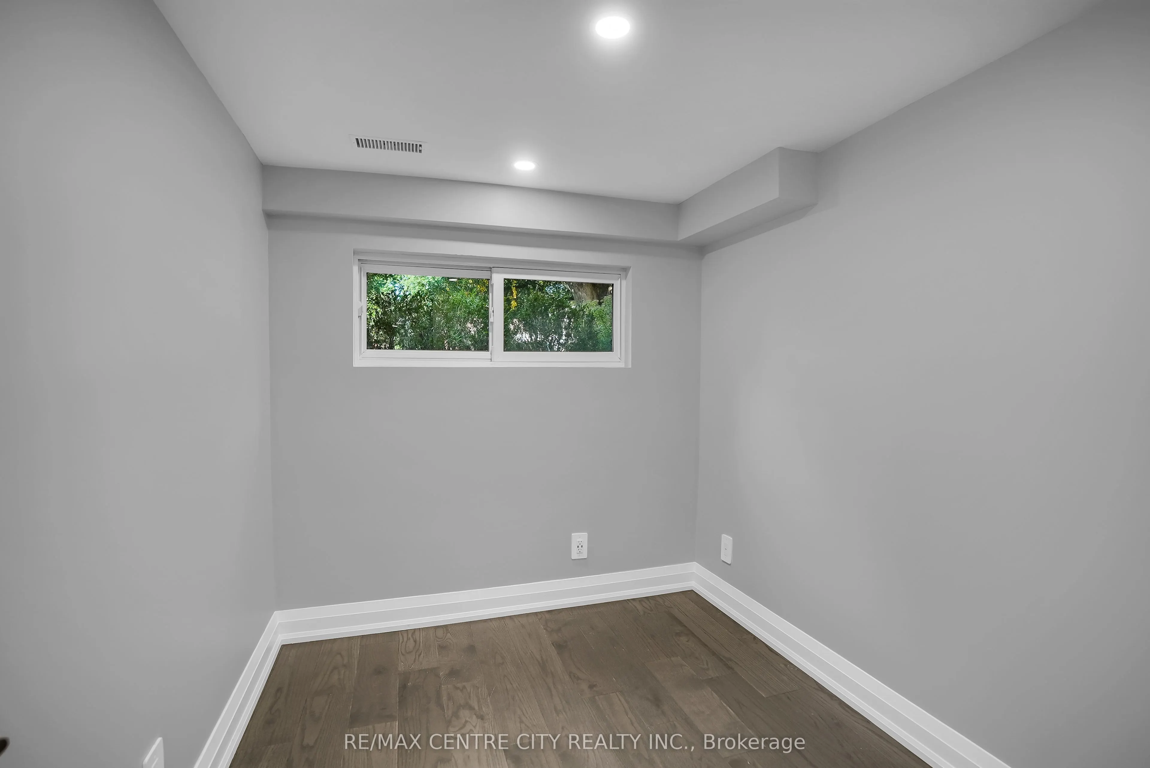 700 Glengyle Crescent