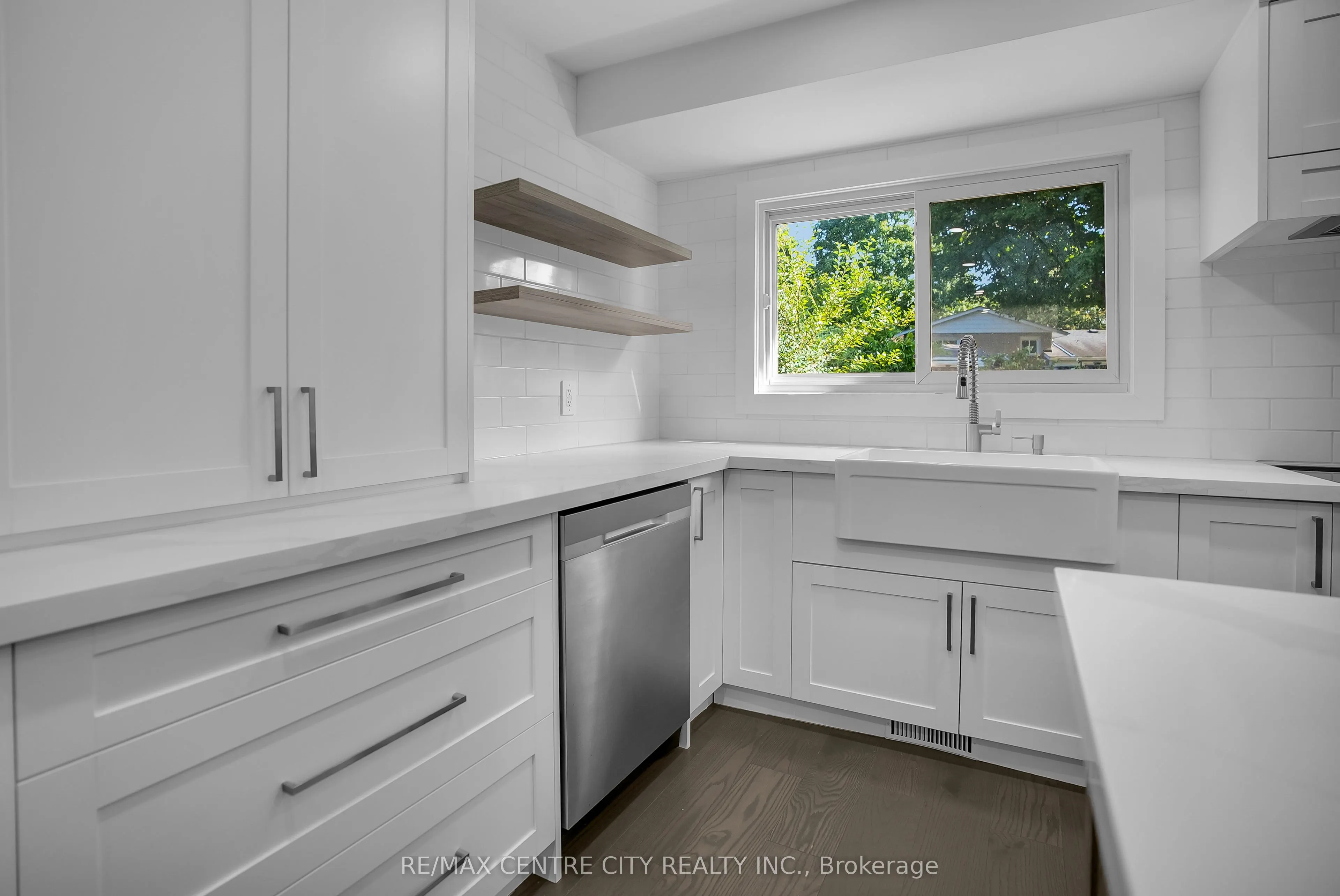 700 Glengyle Crescent