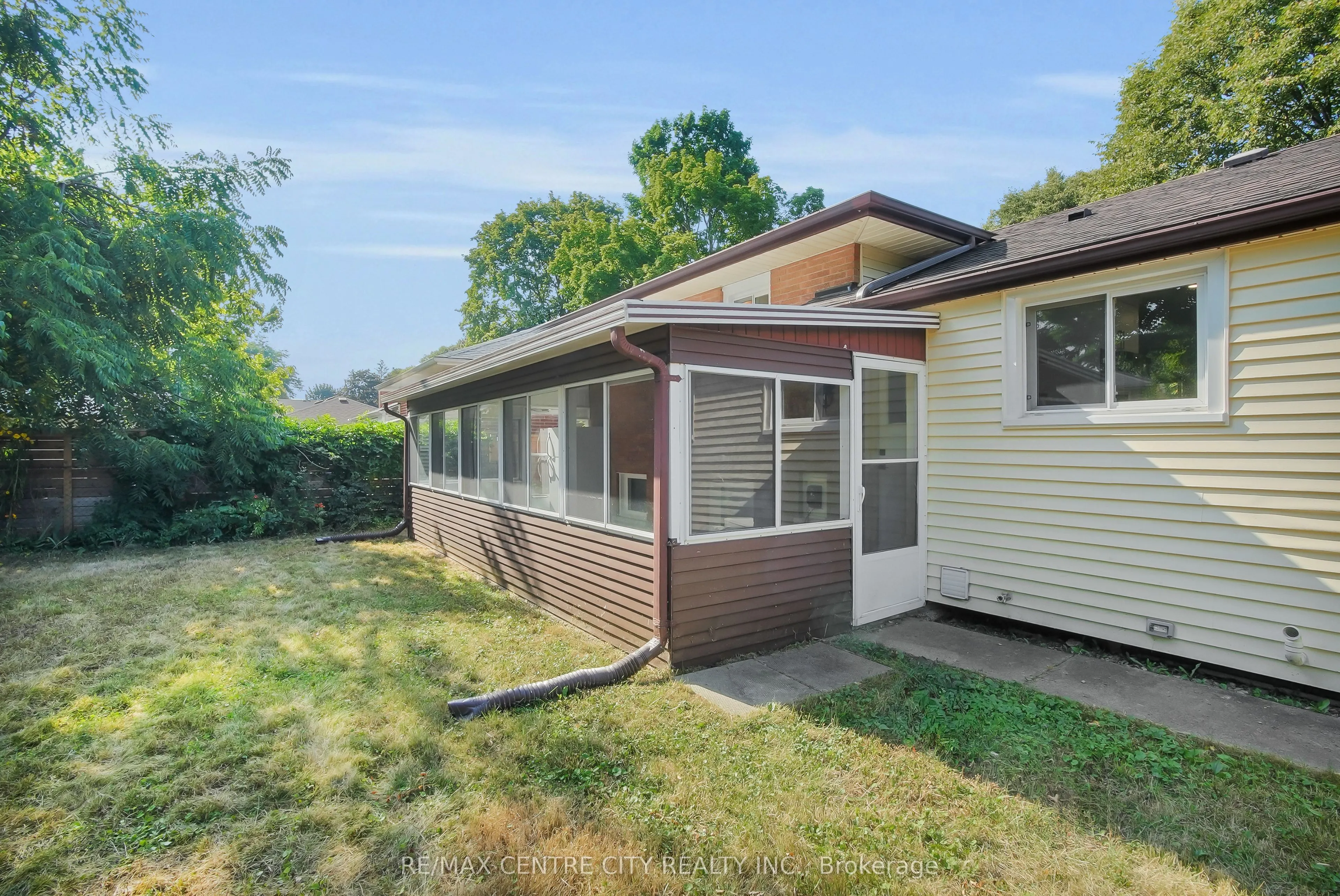 700 Glengyle Crescent