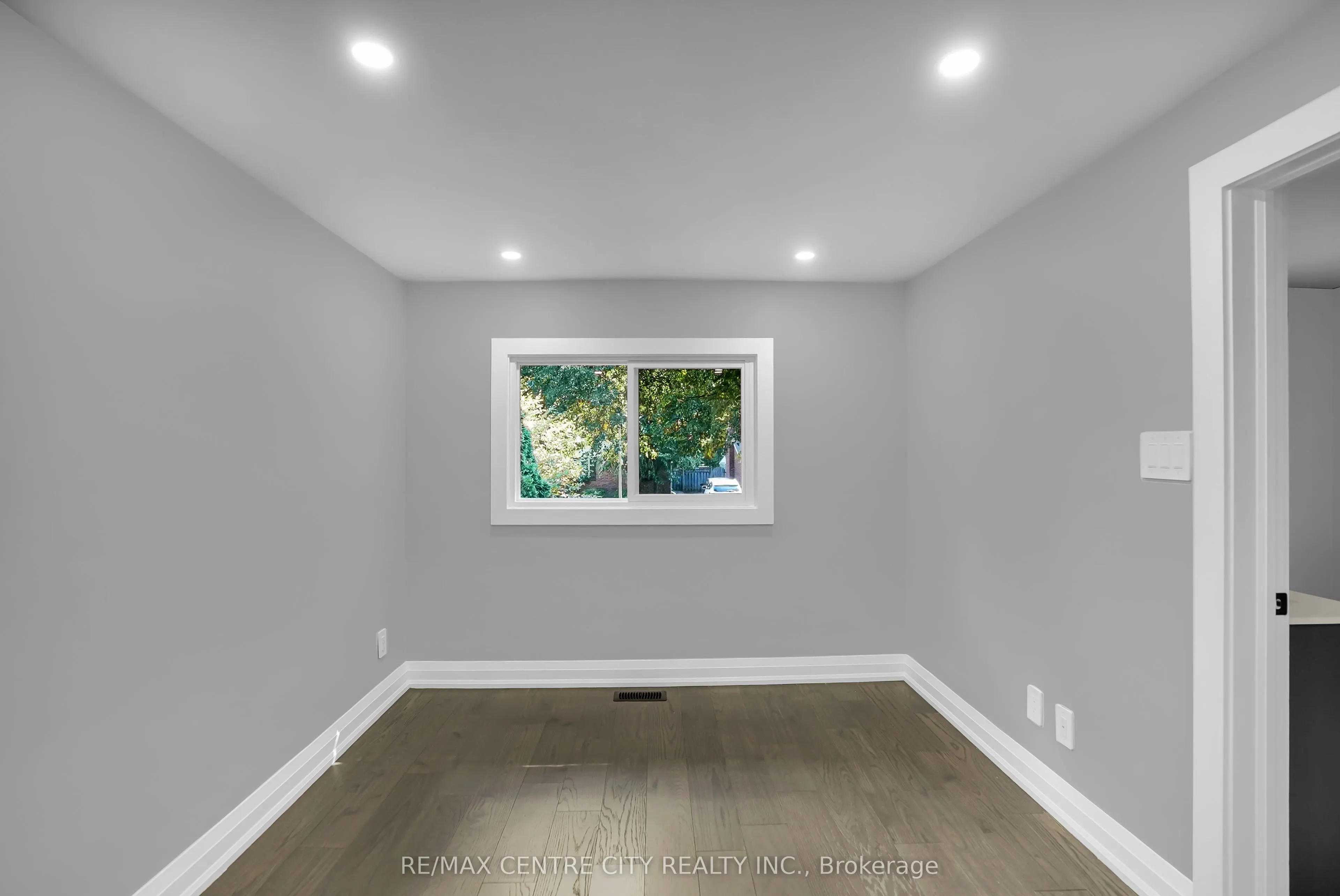 700 Glengyle Crescent