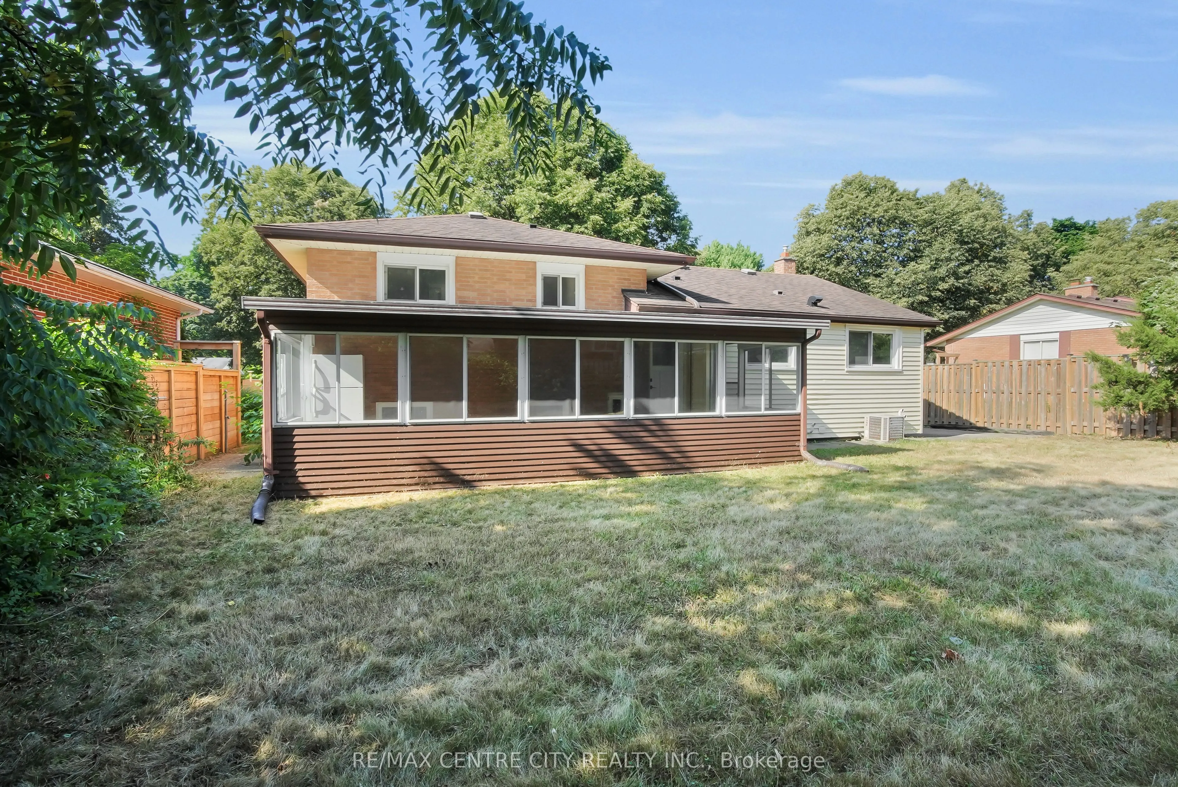 700 Glengyle Crescent