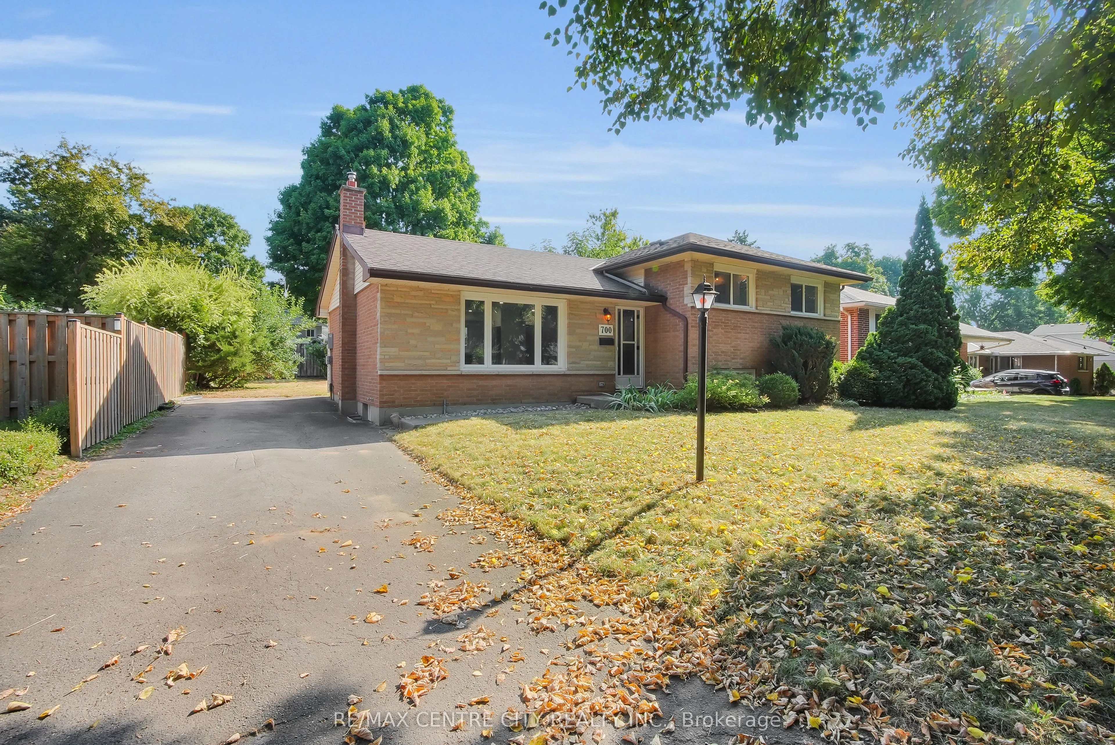 700 Glengyle Crescent