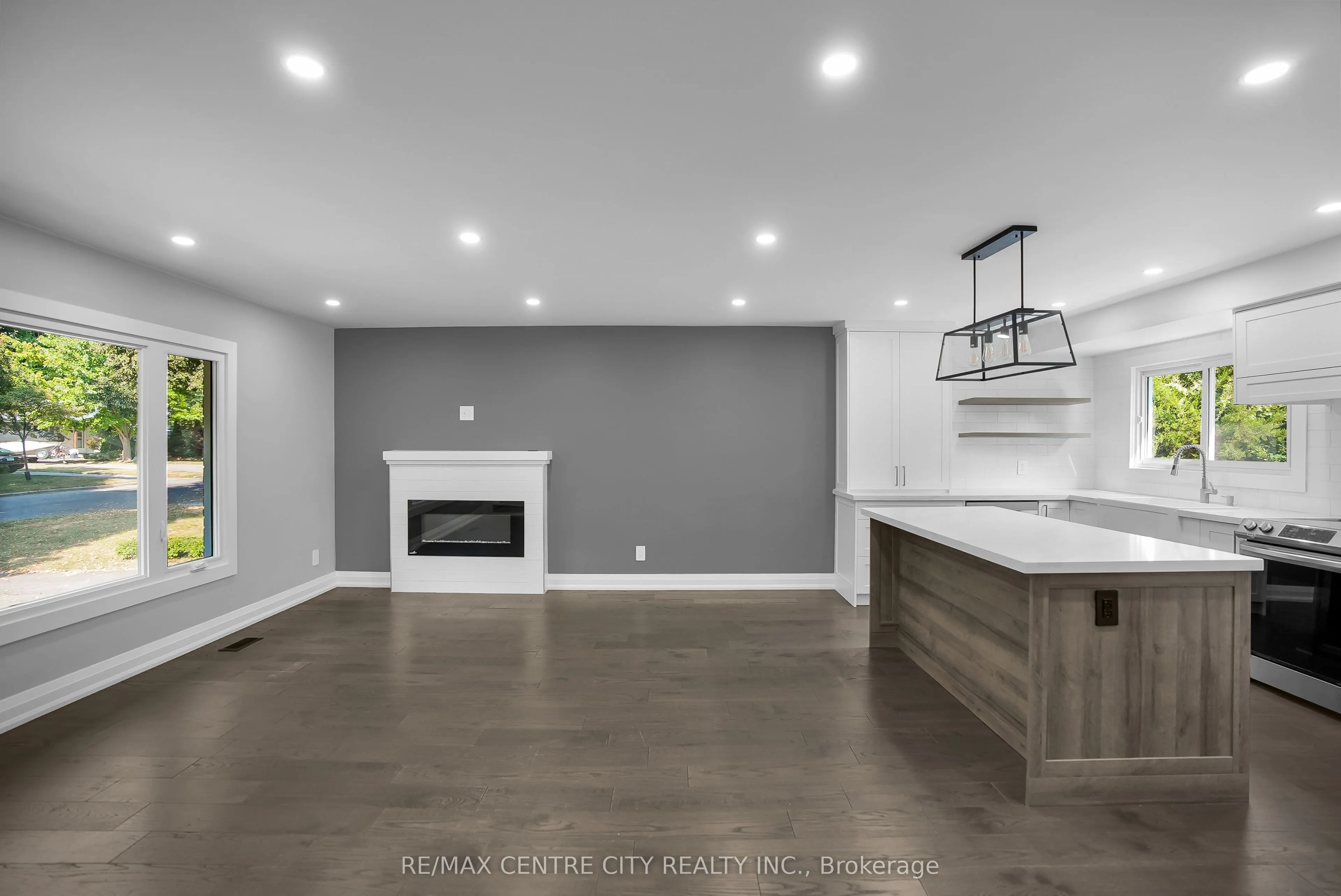 700 Glengyle Crescent