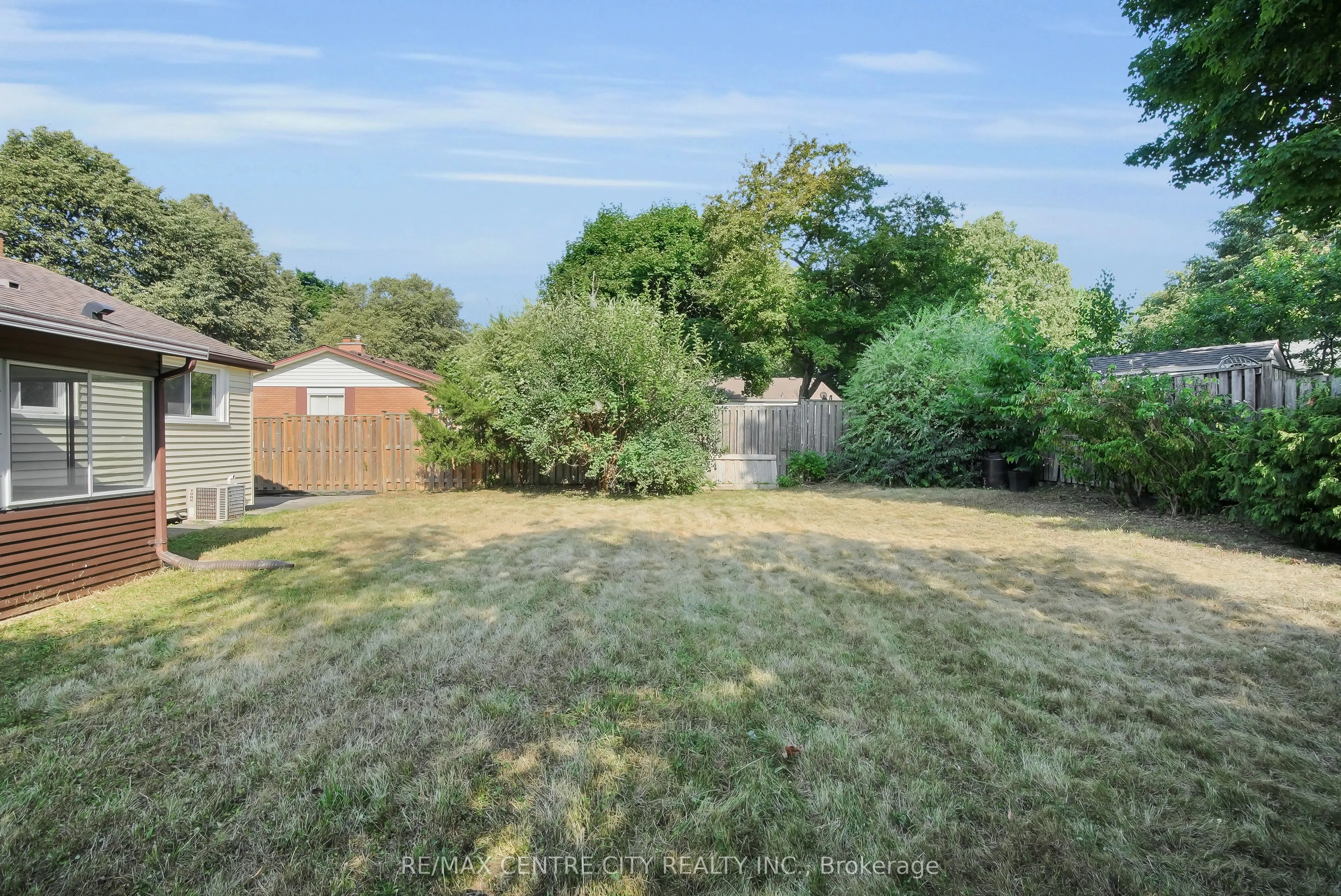 700 Glengyle Crescent