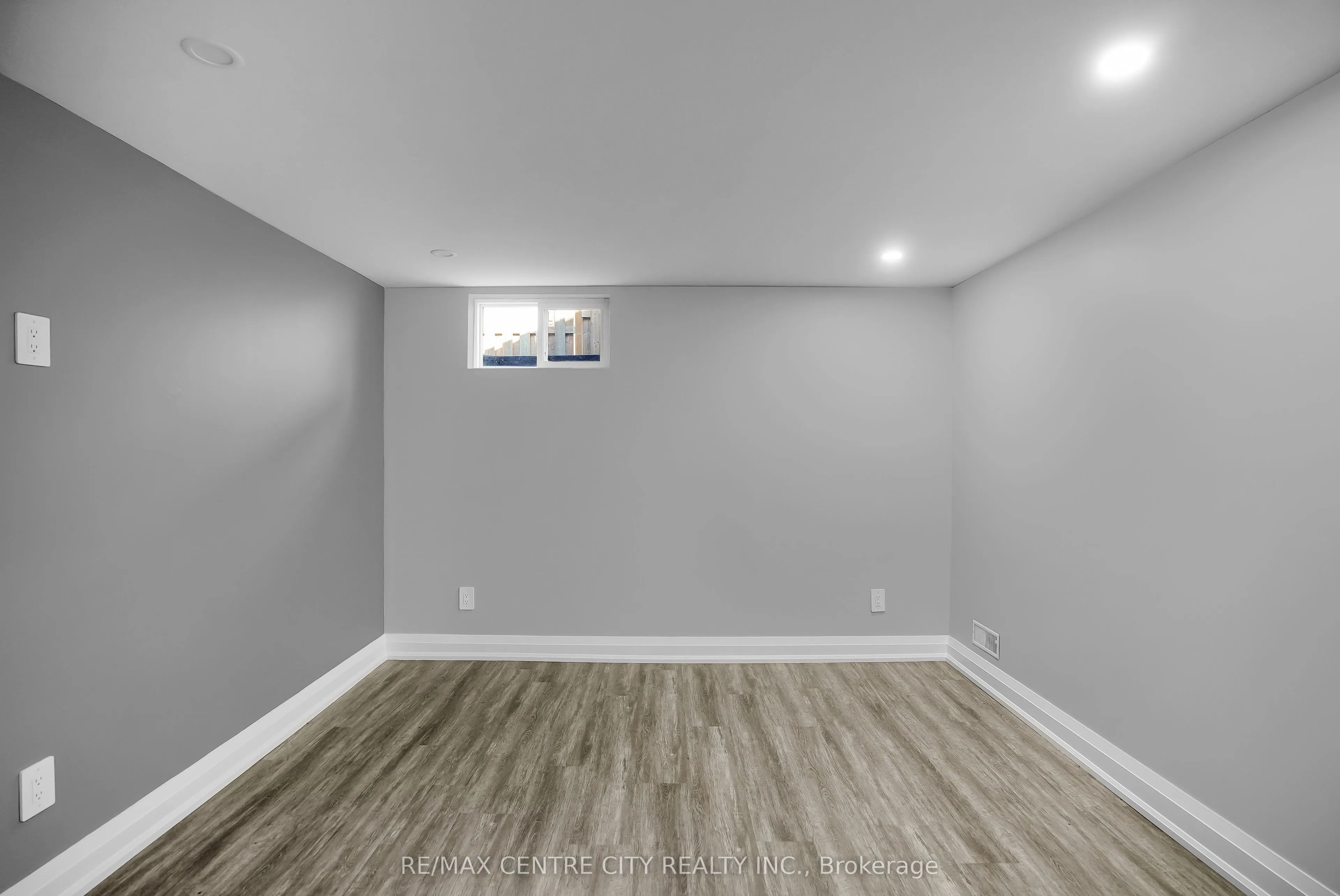 700 Glengyle Crescent