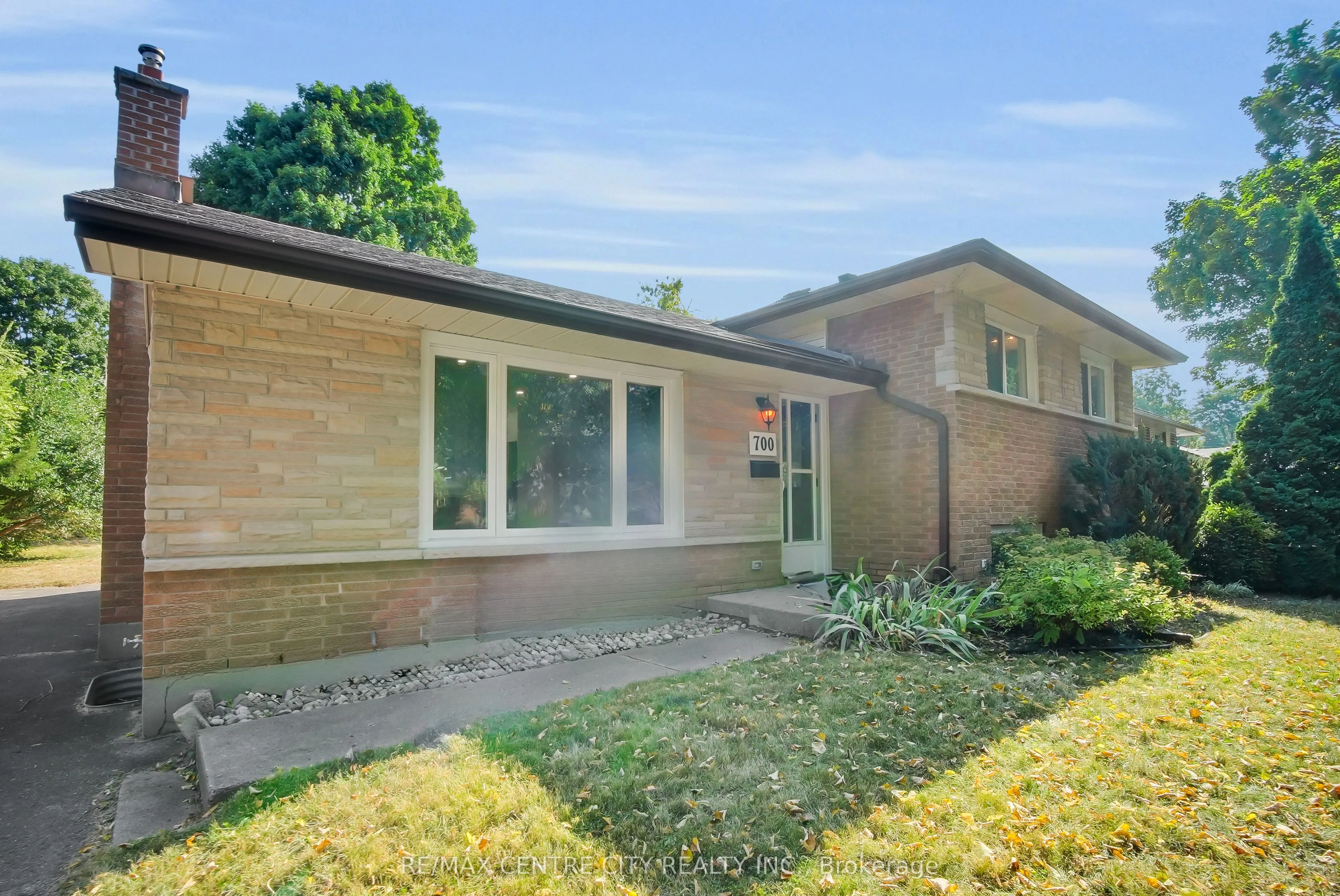 700 Glengyle Crescent