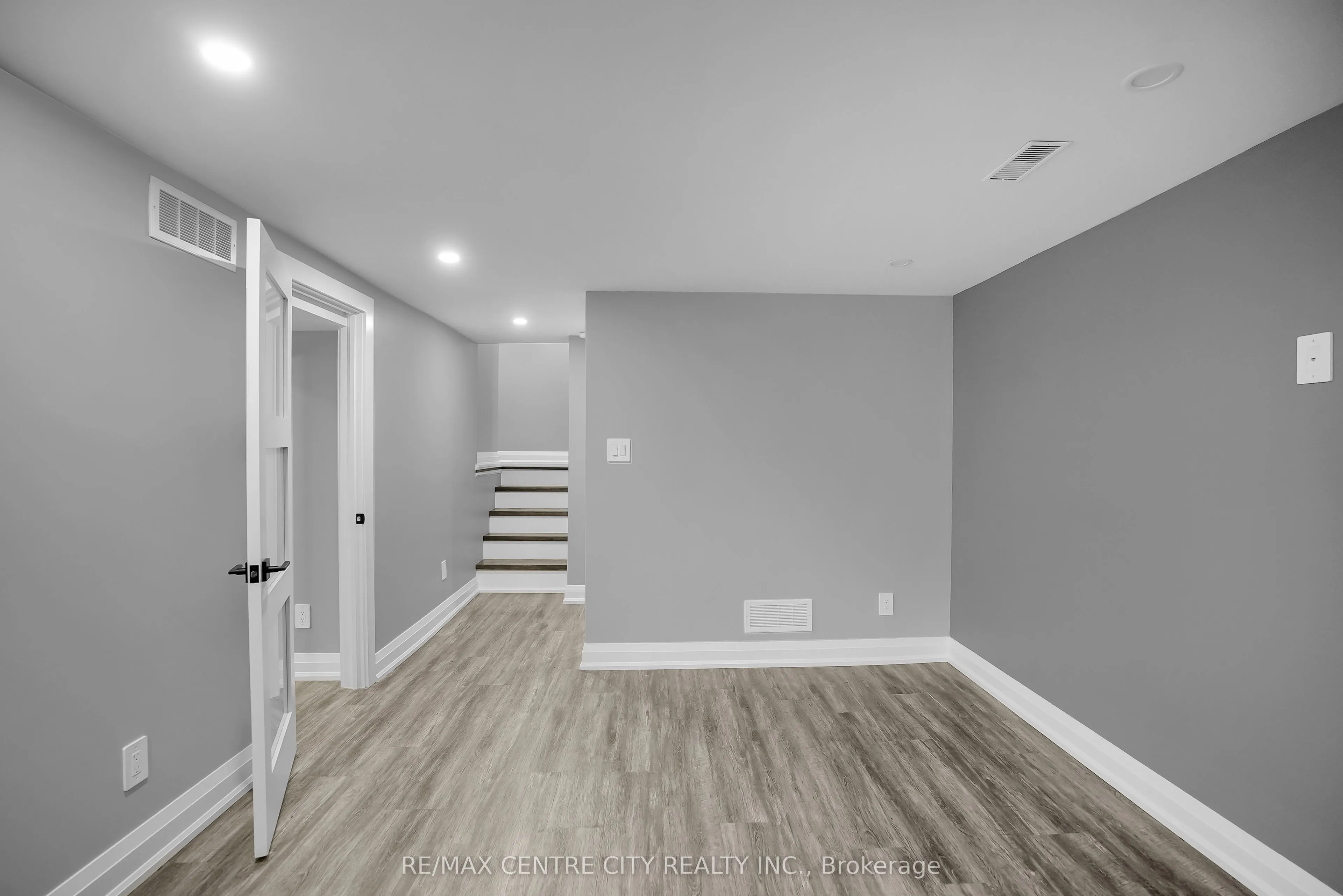 700 Glengyle Crescent