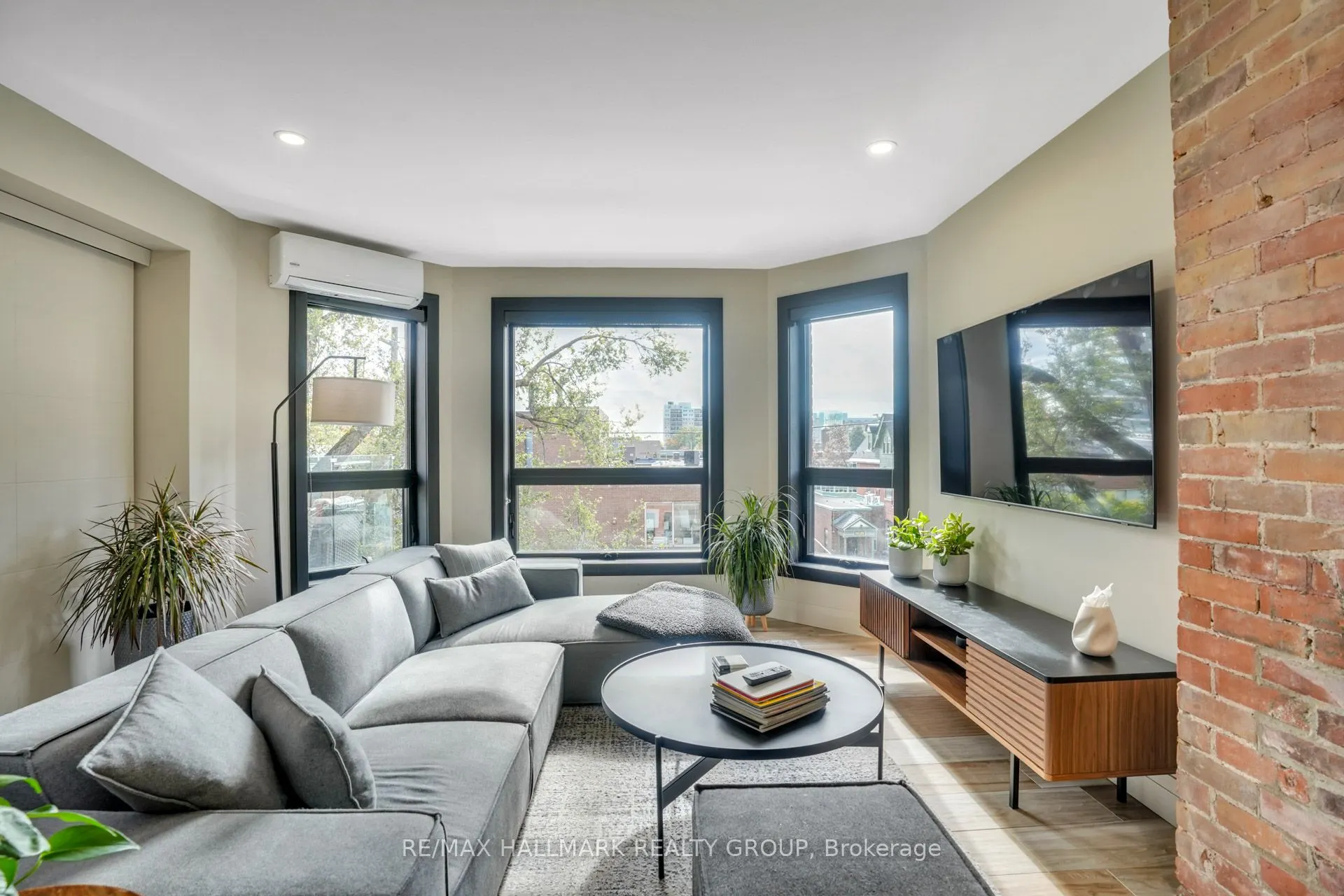 201 MACLAREN Street, #5