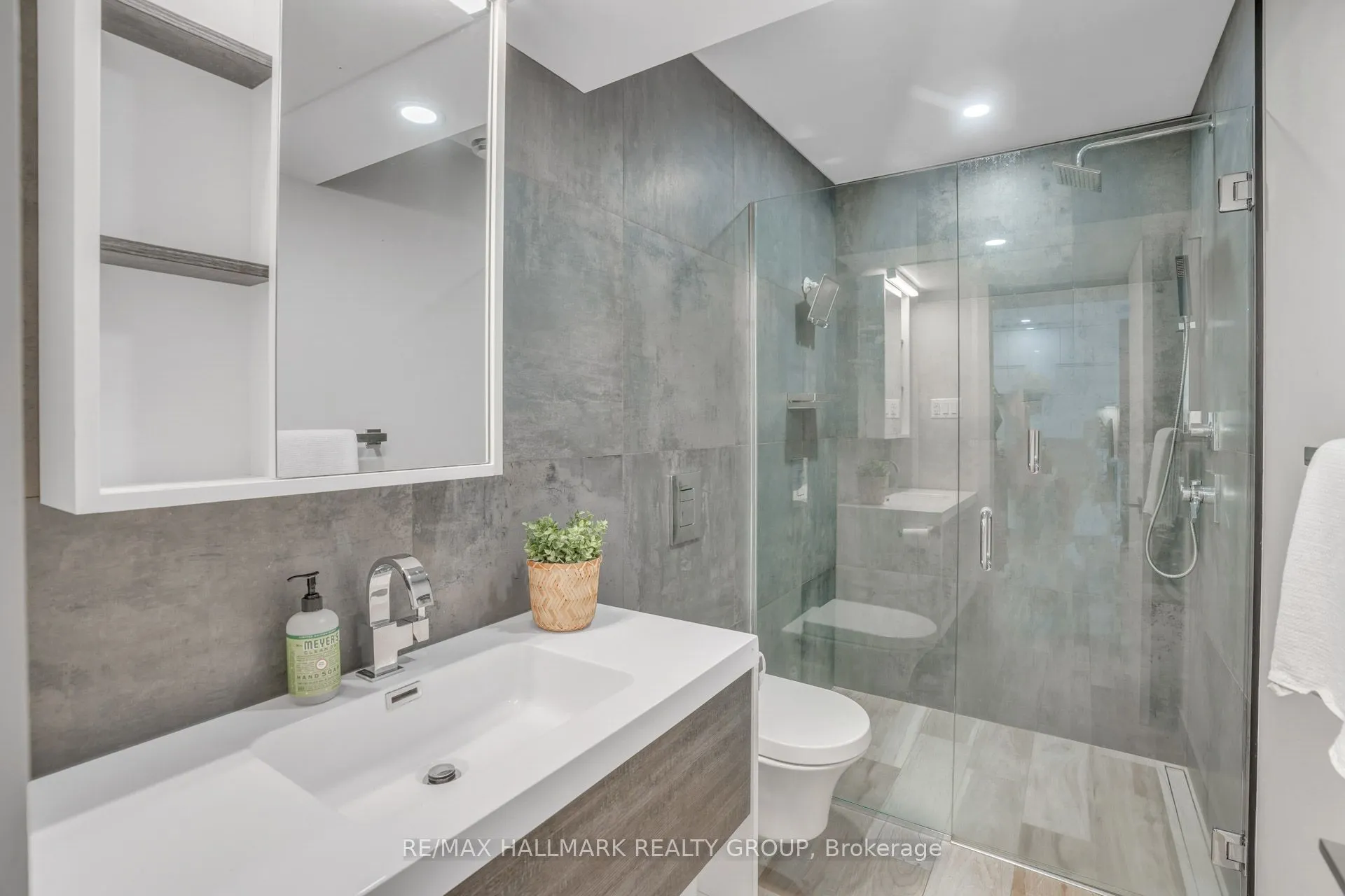 201 MACLAREN Street, #5
