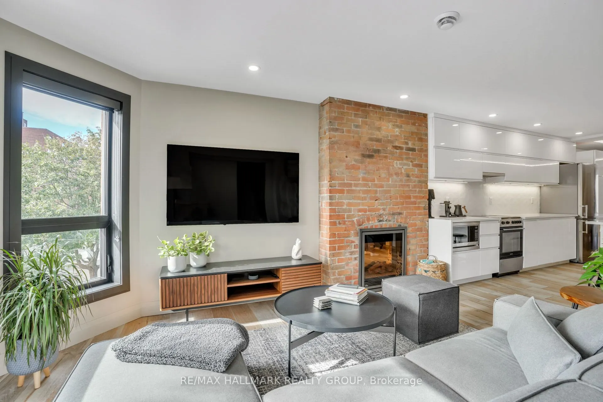201 MACLAREN Street, #5