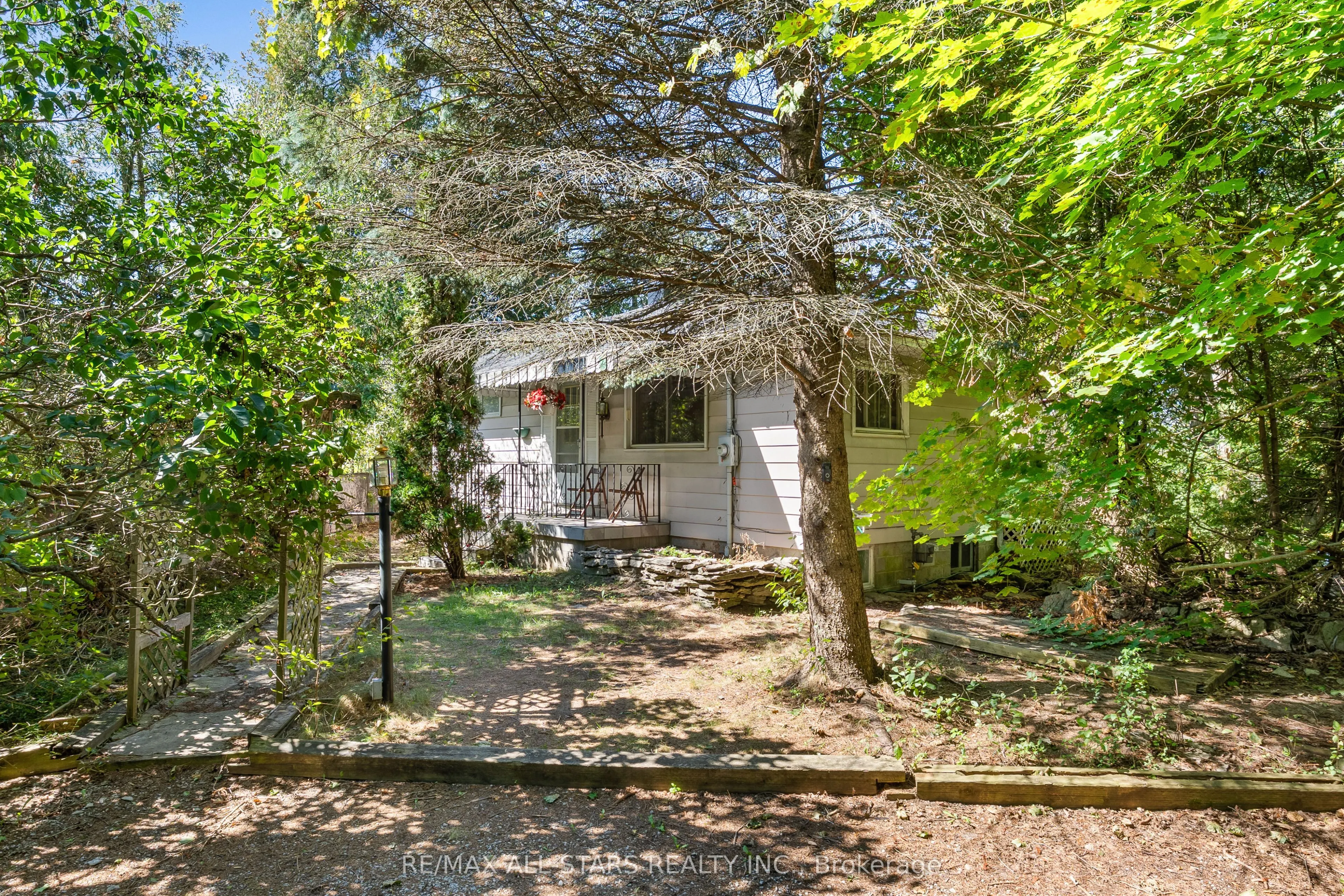 242 Francis Street E
