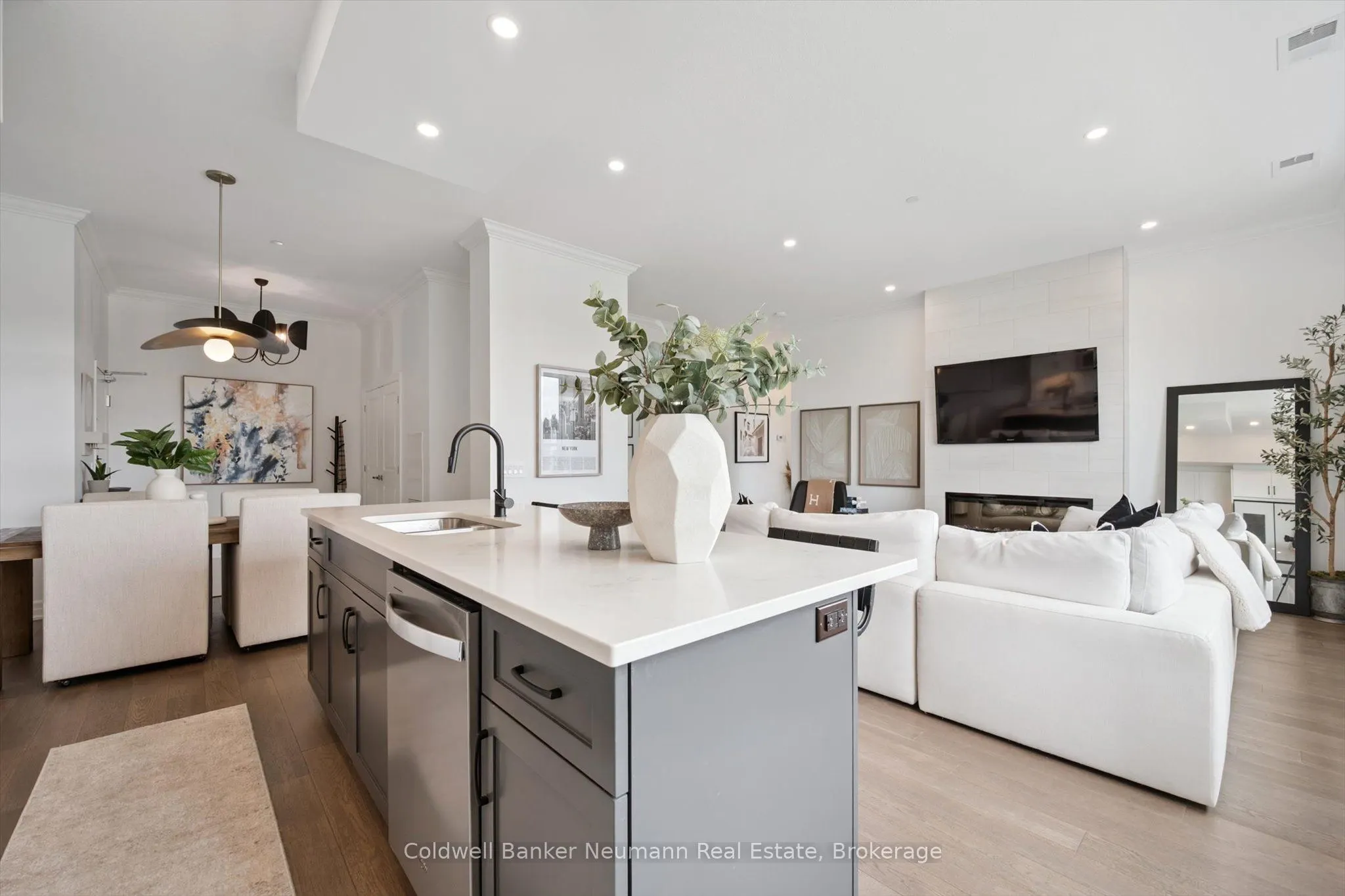 1880 Gordon Street, #204