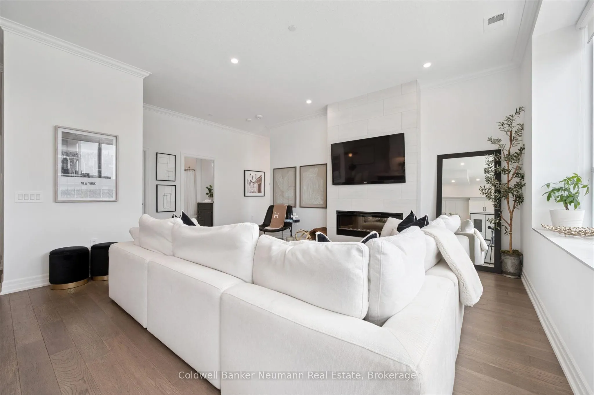 1880 Gordon Street, #204
