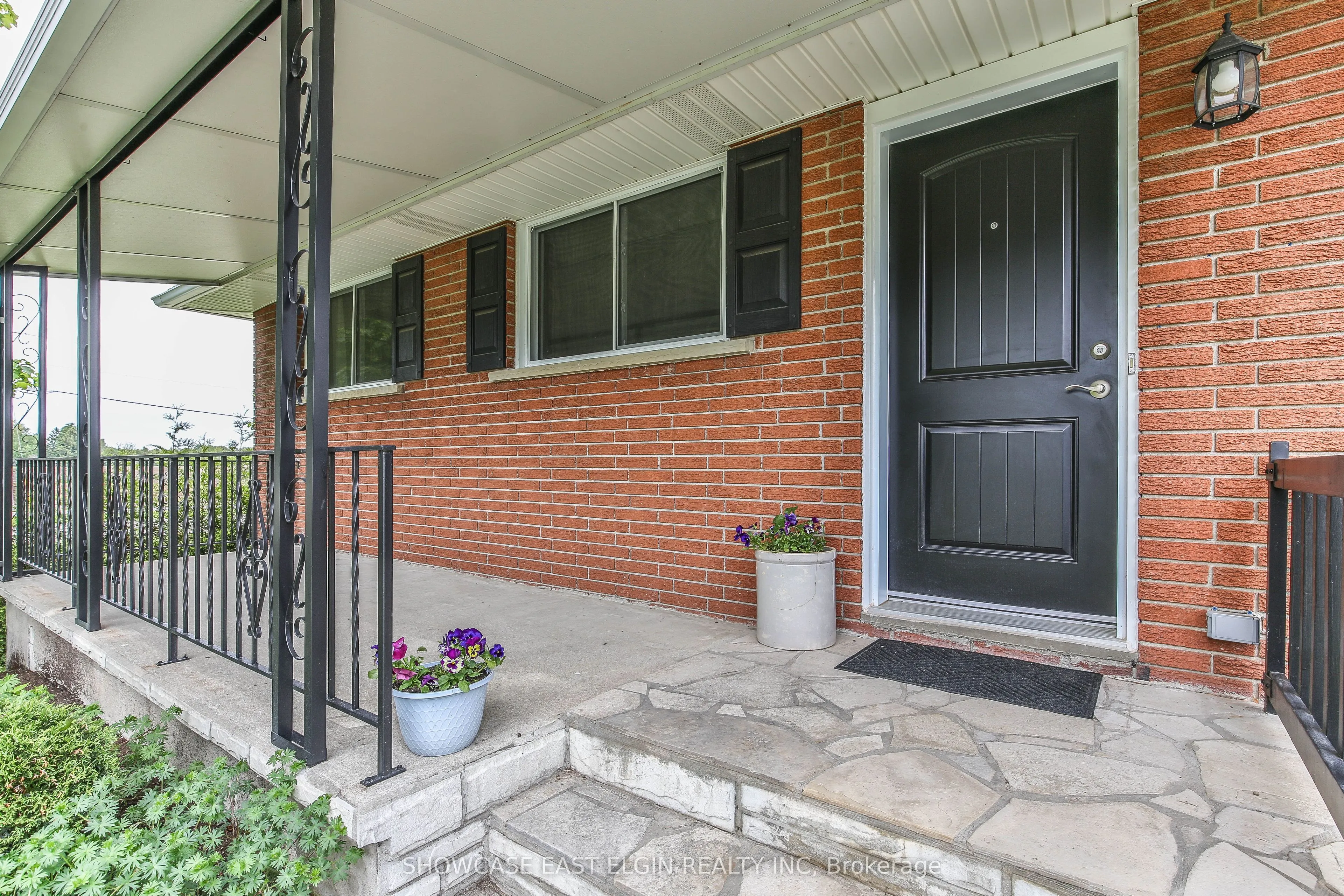 450 John Street S