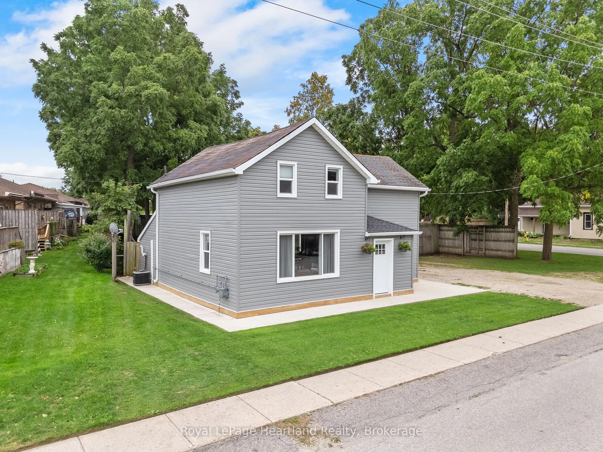 393 Shuter Street