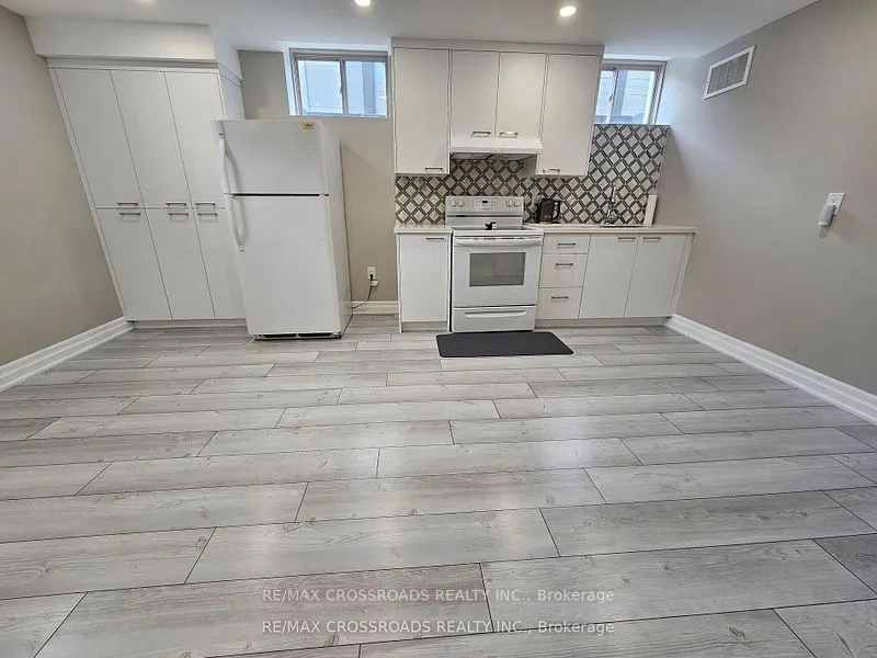 35 Cutts Crescent