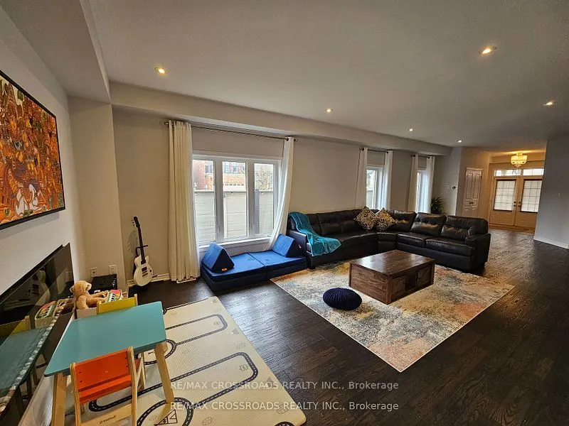 35 Cutts Crescent
