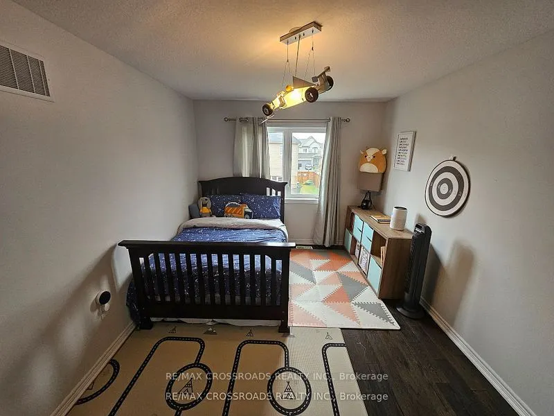35 Cutts Crescent