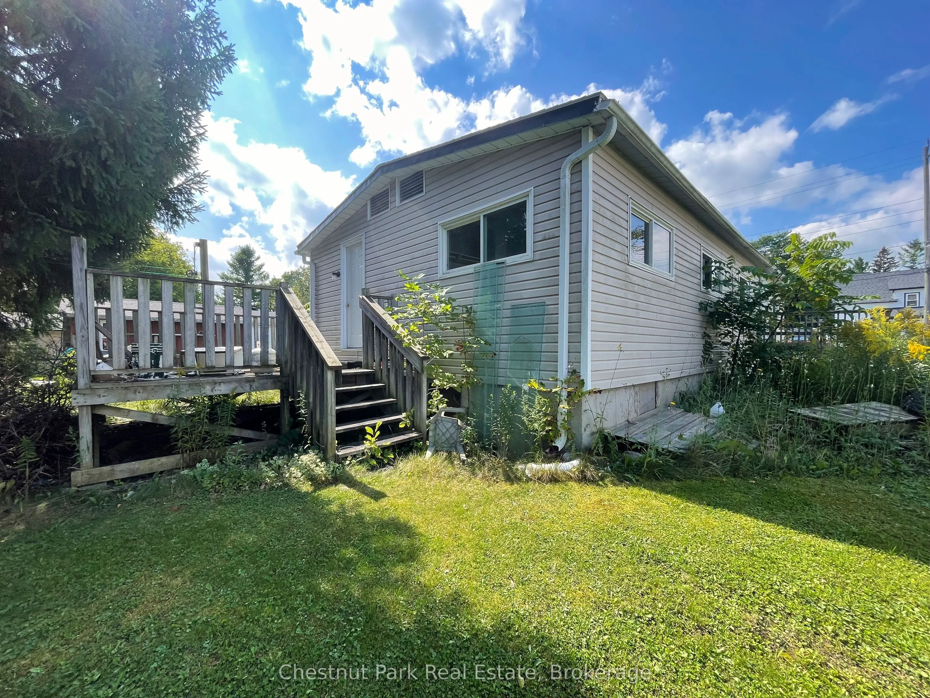 383 Thompson Street