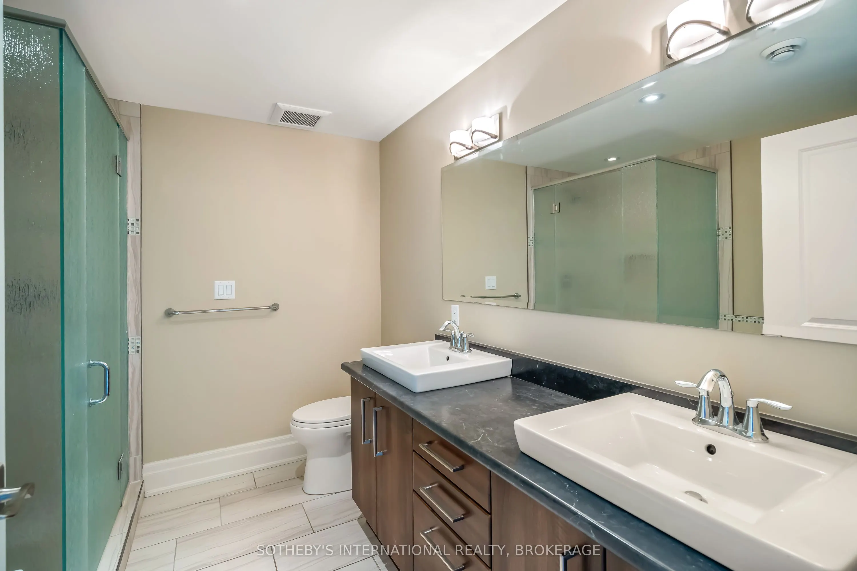 11 Aberdeen Lane S, #11