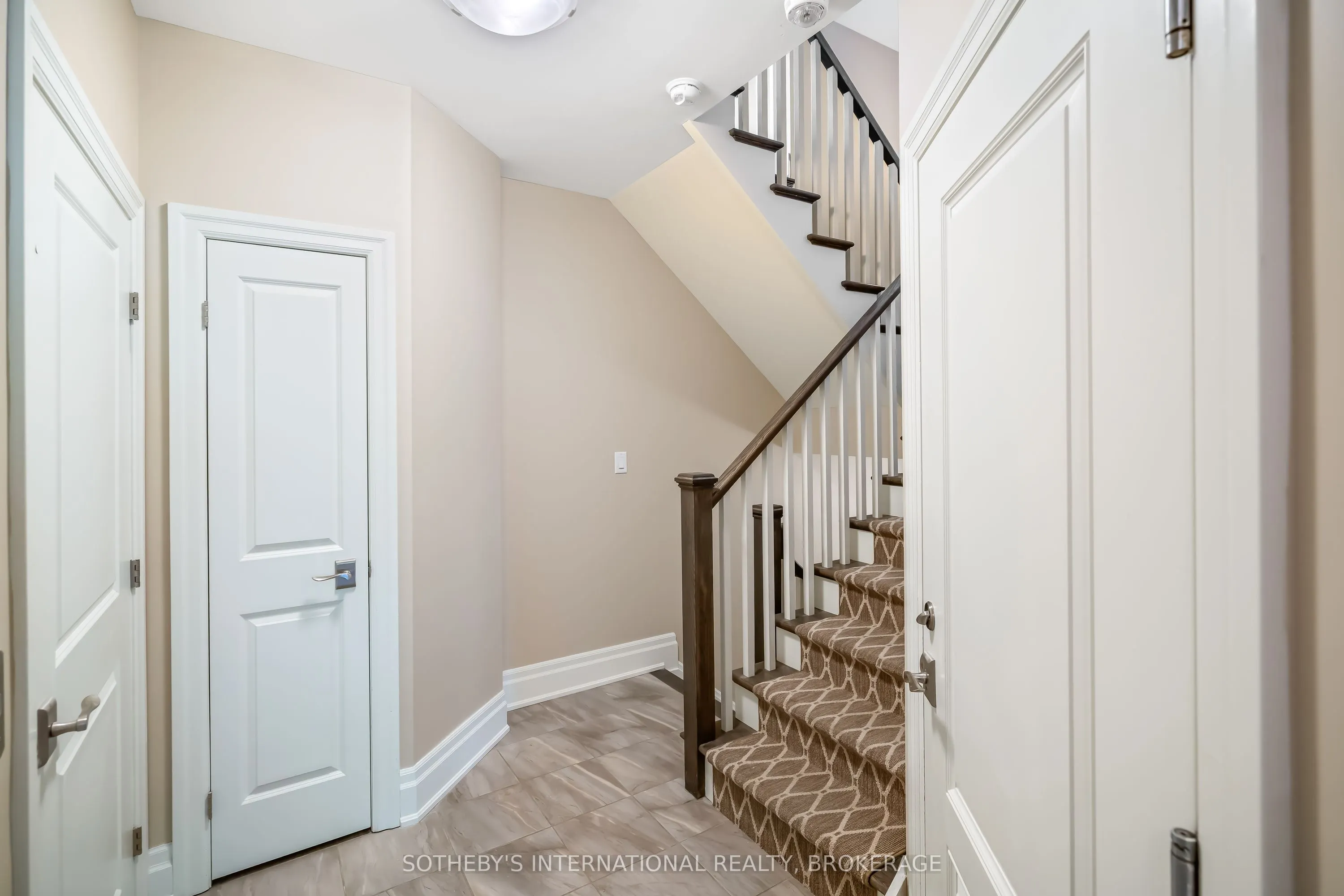 11 Aberdeen Lane S, #11
