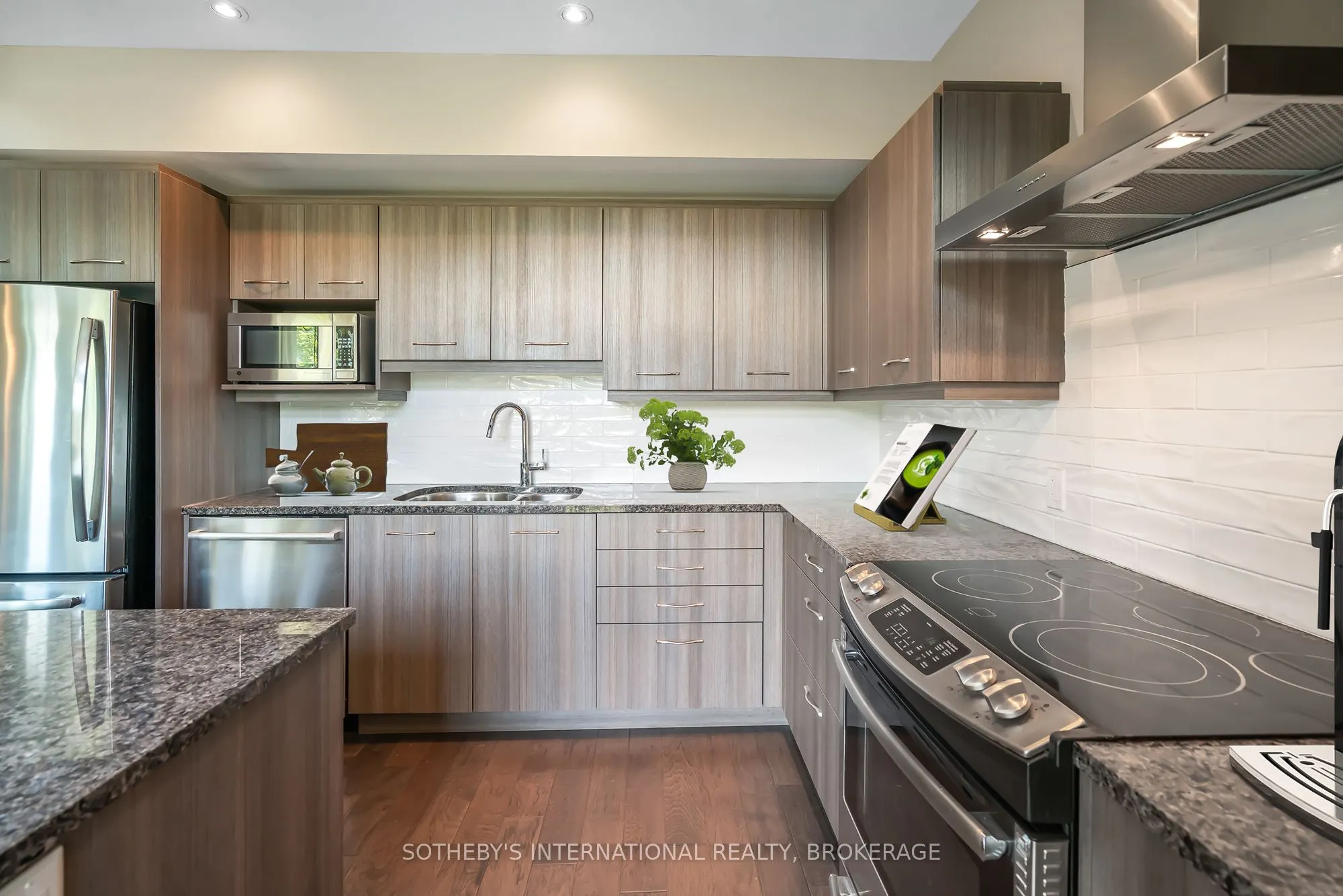 11 Aberdeen Lane S, #11