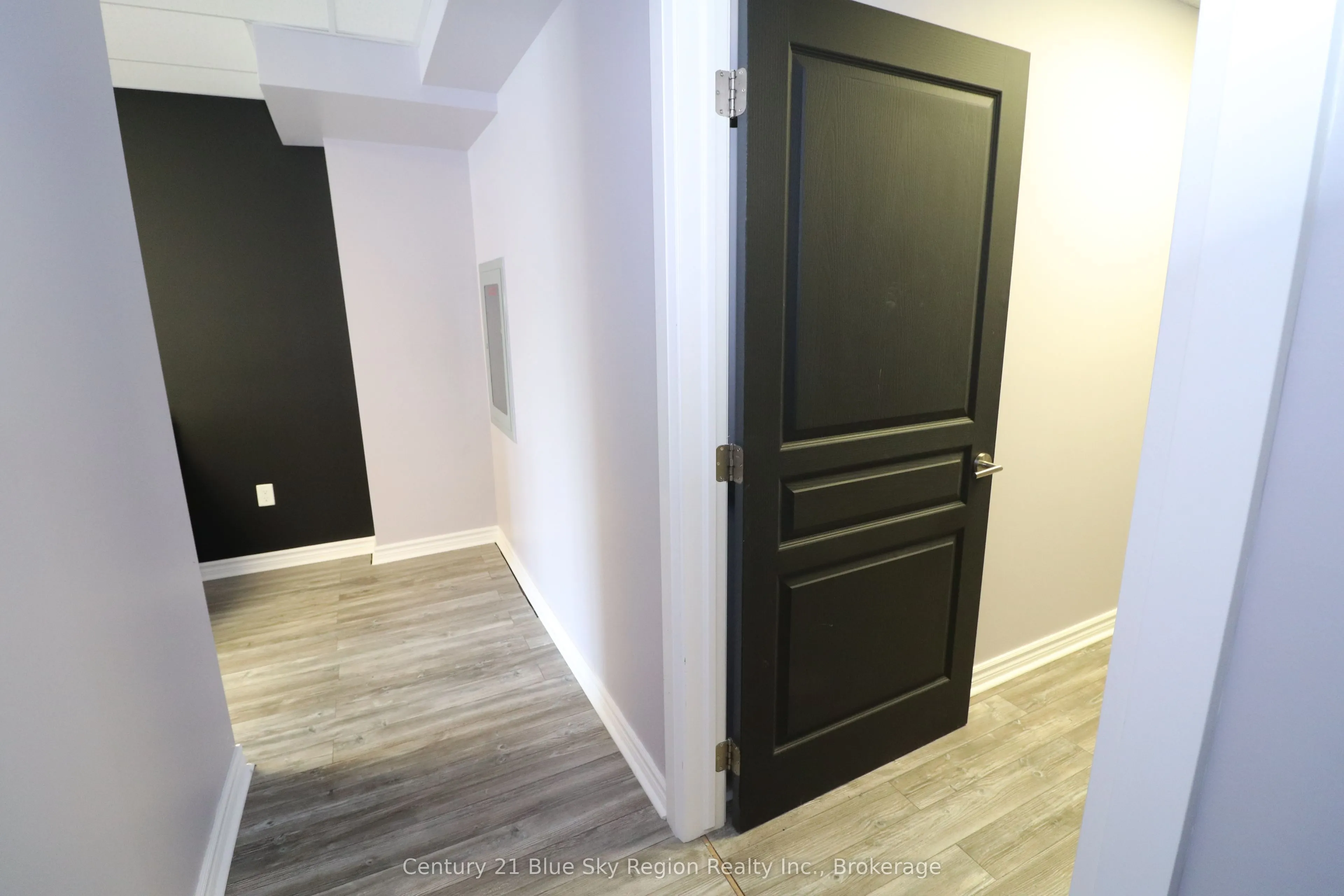 955 Stockdale Road, #4
