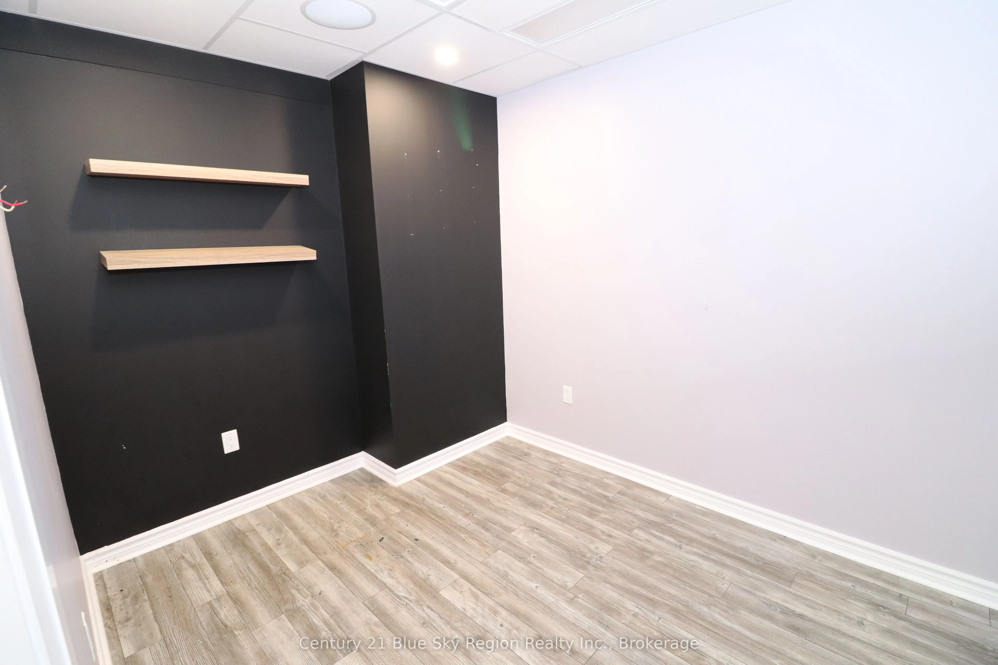 955 Stockdale Road, #4