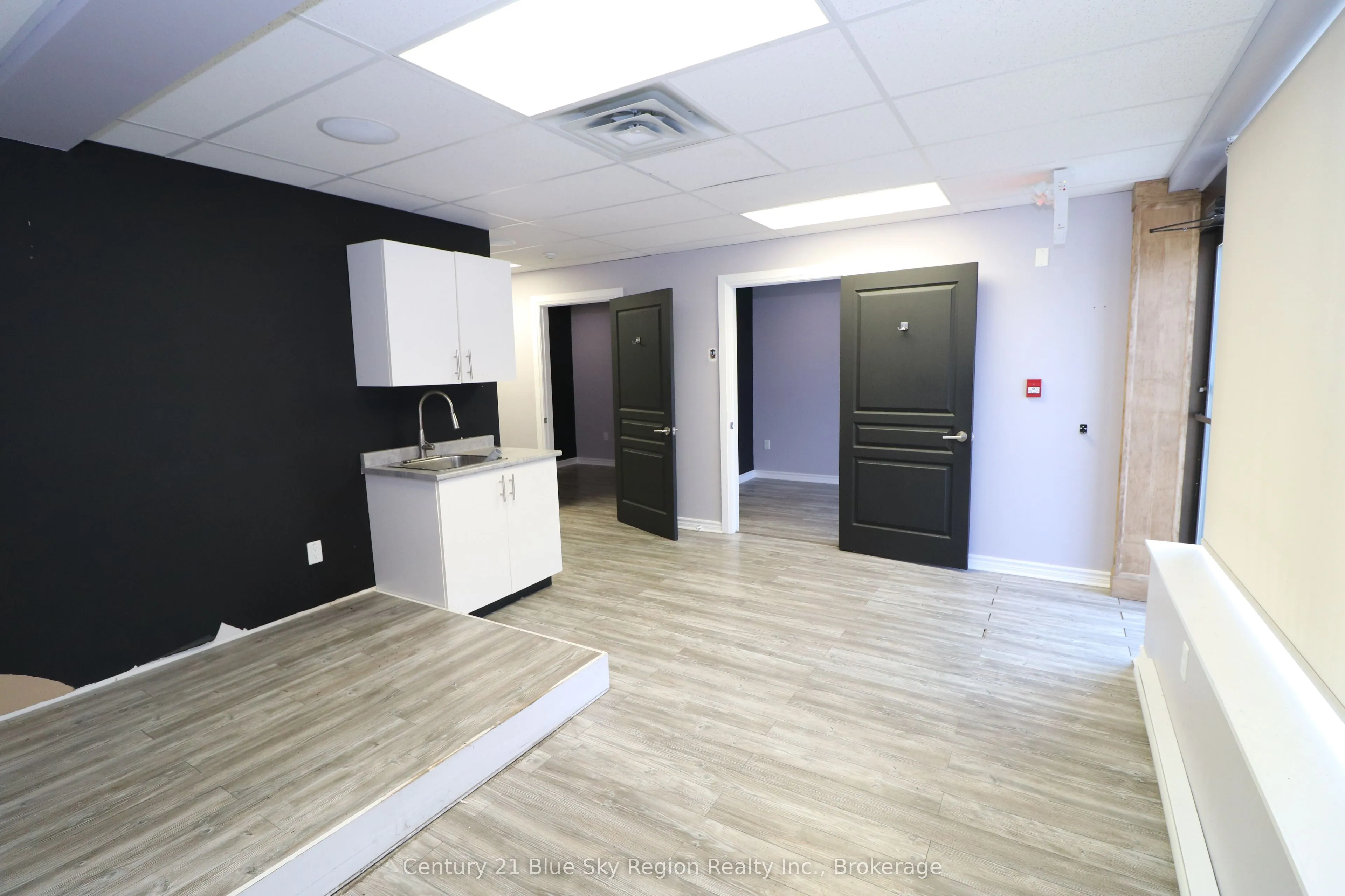 955 Stockdale Road, #4