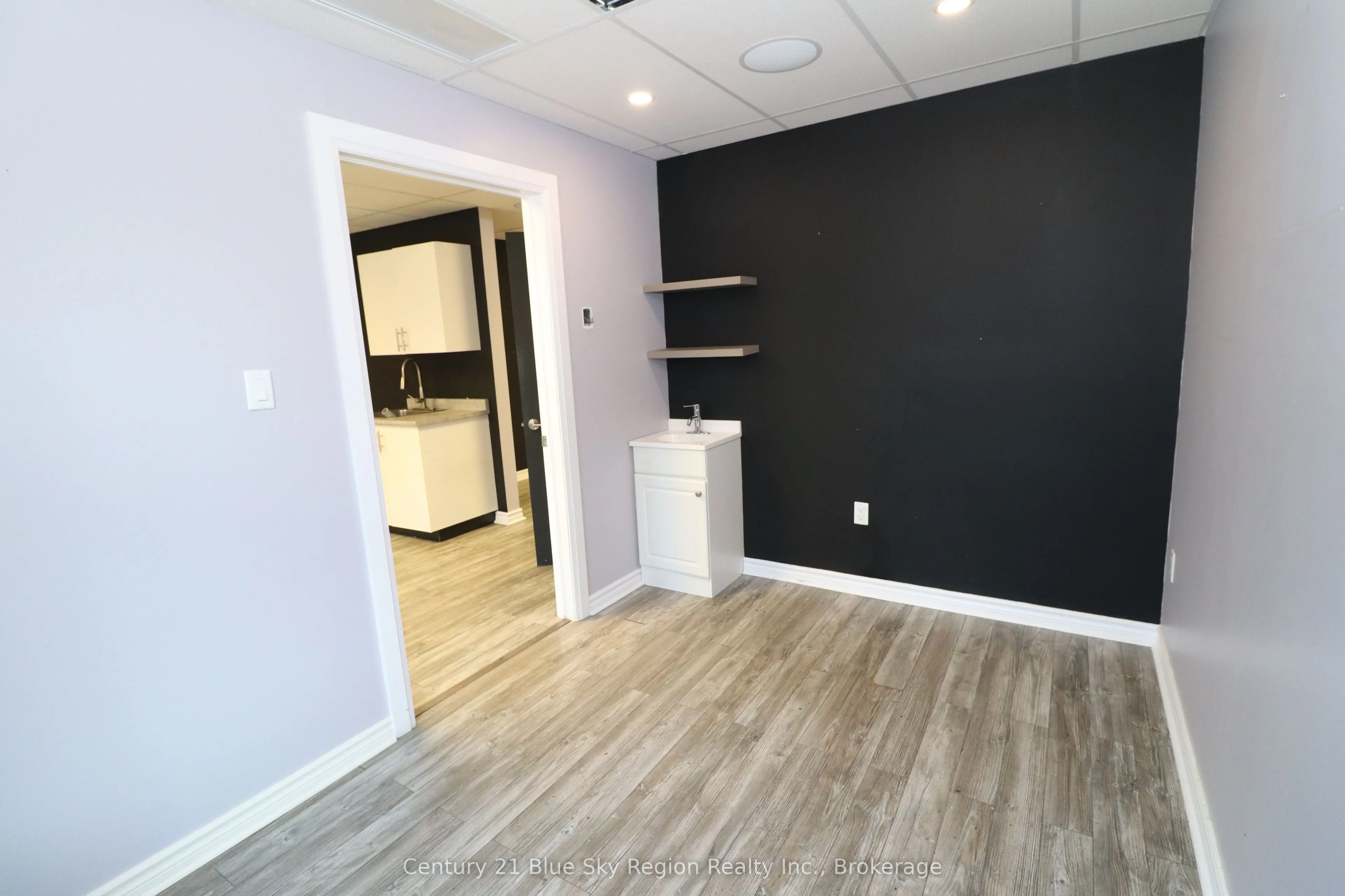 955 Stockdale Road, #4